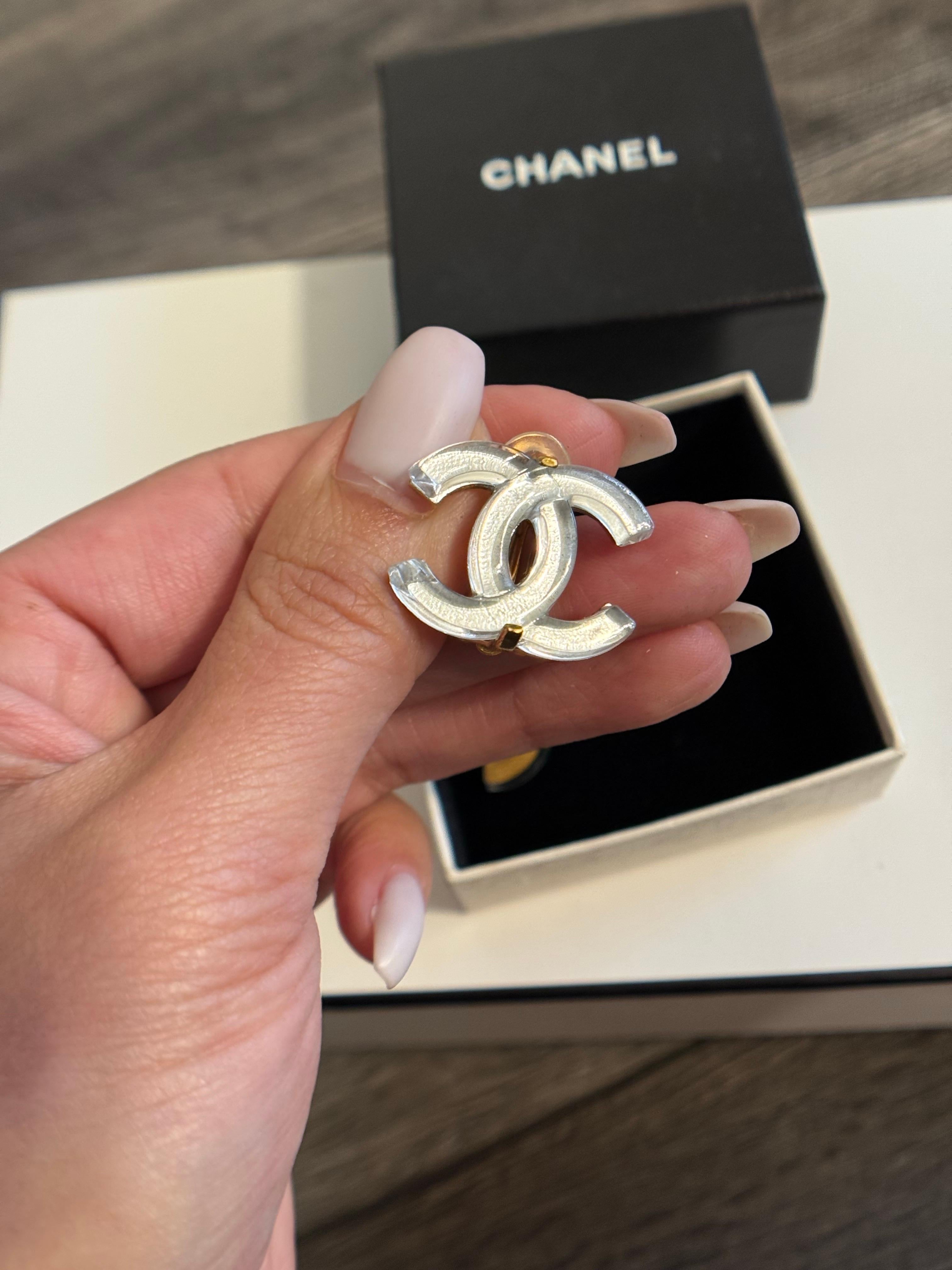 CHANEL Large Gold Acrylic CC Logo Statement Clip On Earrings For Sale 3
