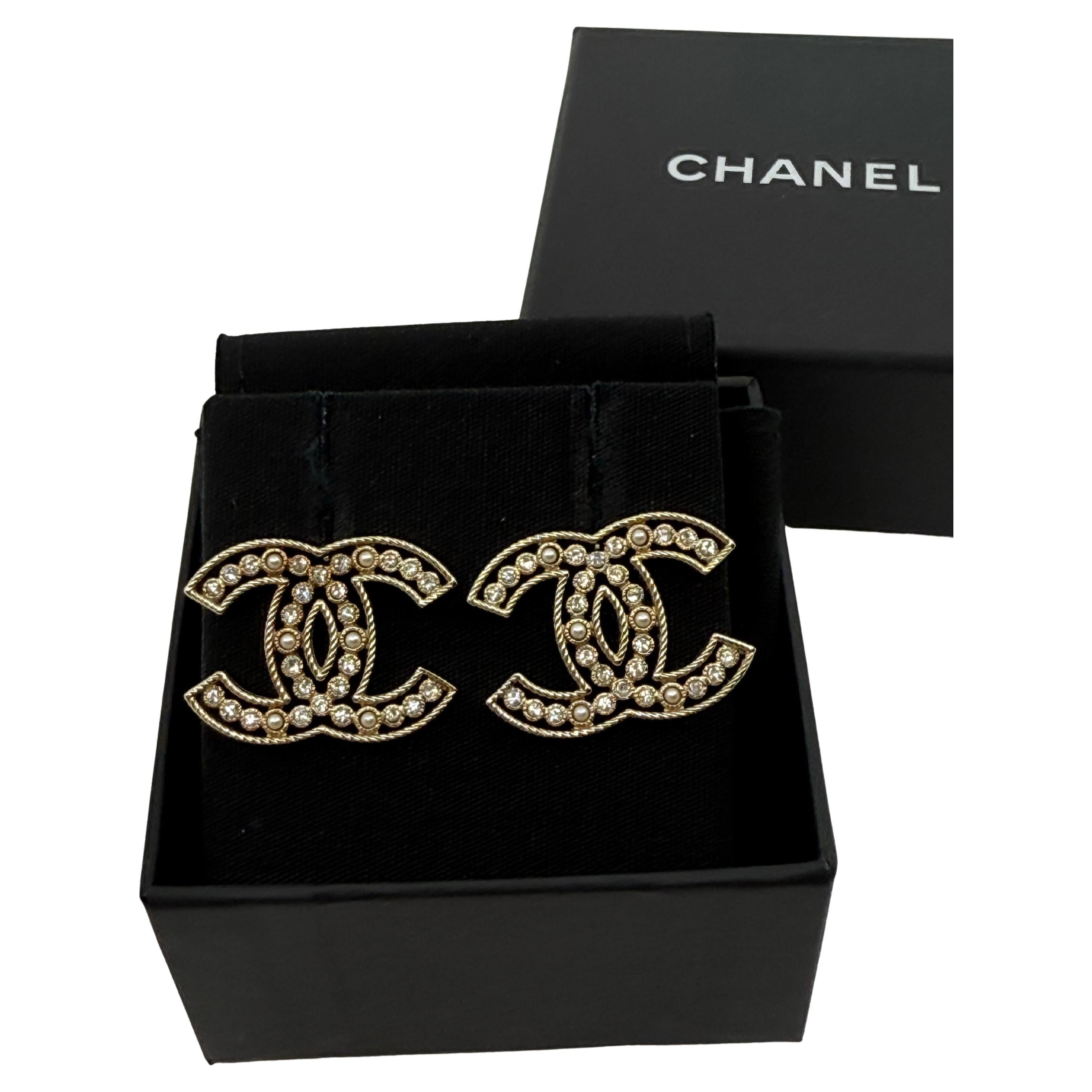 Chanel Large Gold CC Pearl Crystal Stud Earrings en vente