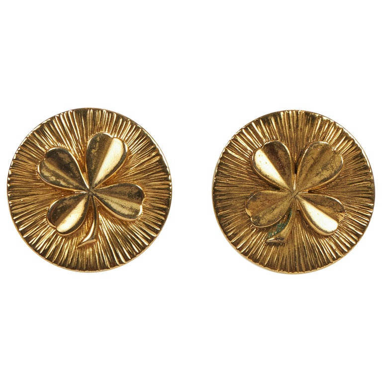 Chanel 1994 Vintage Clover Hoop Clip On Earrings For Sale at 1stDibs