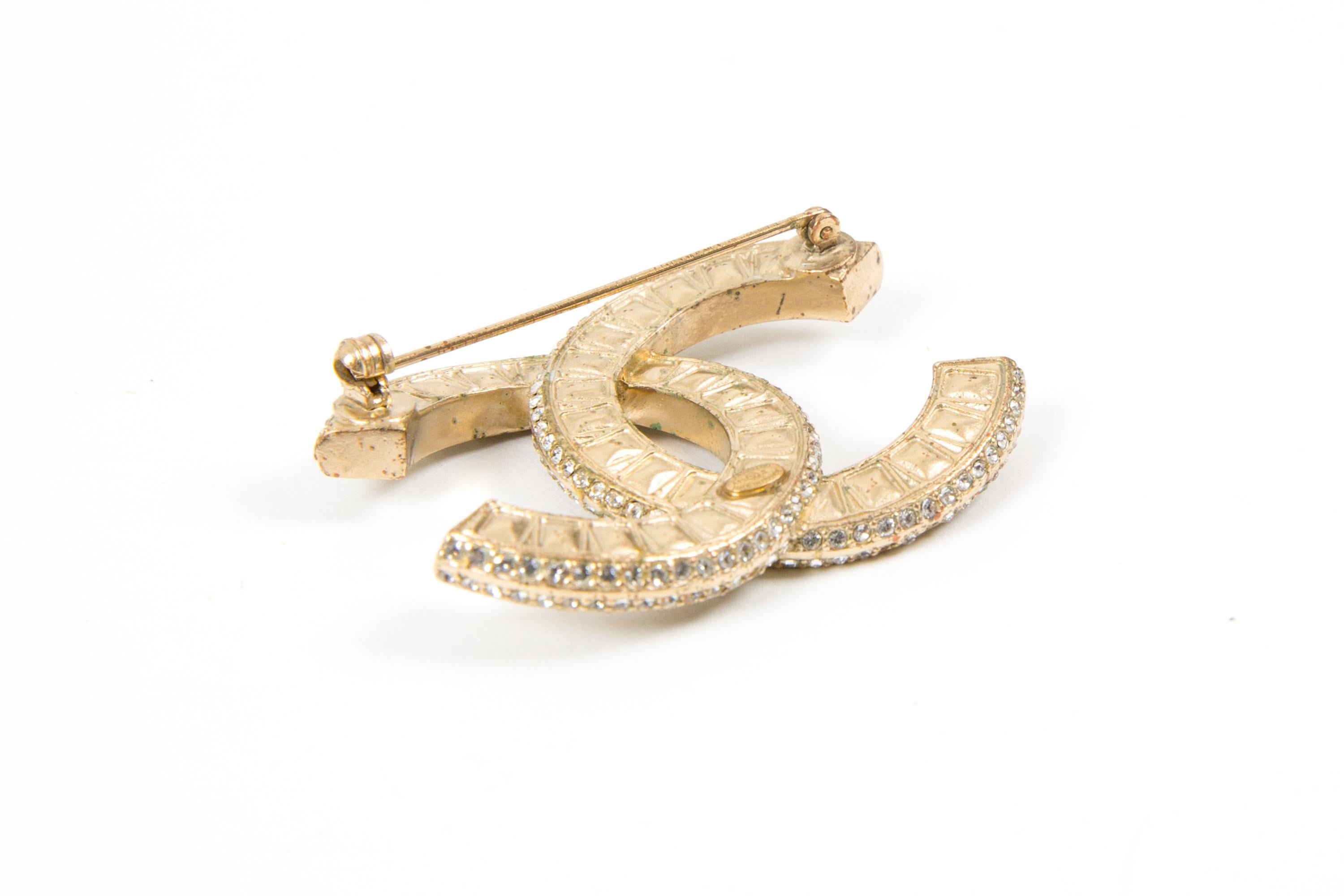 Women's Chanel Large Gold-Tone and Crystal Embellished CC Brooch For Sale