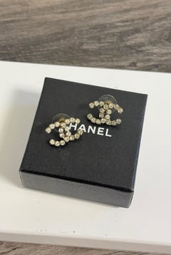 Orecchini Chanel grandi con cristalli CC in tonalità oro