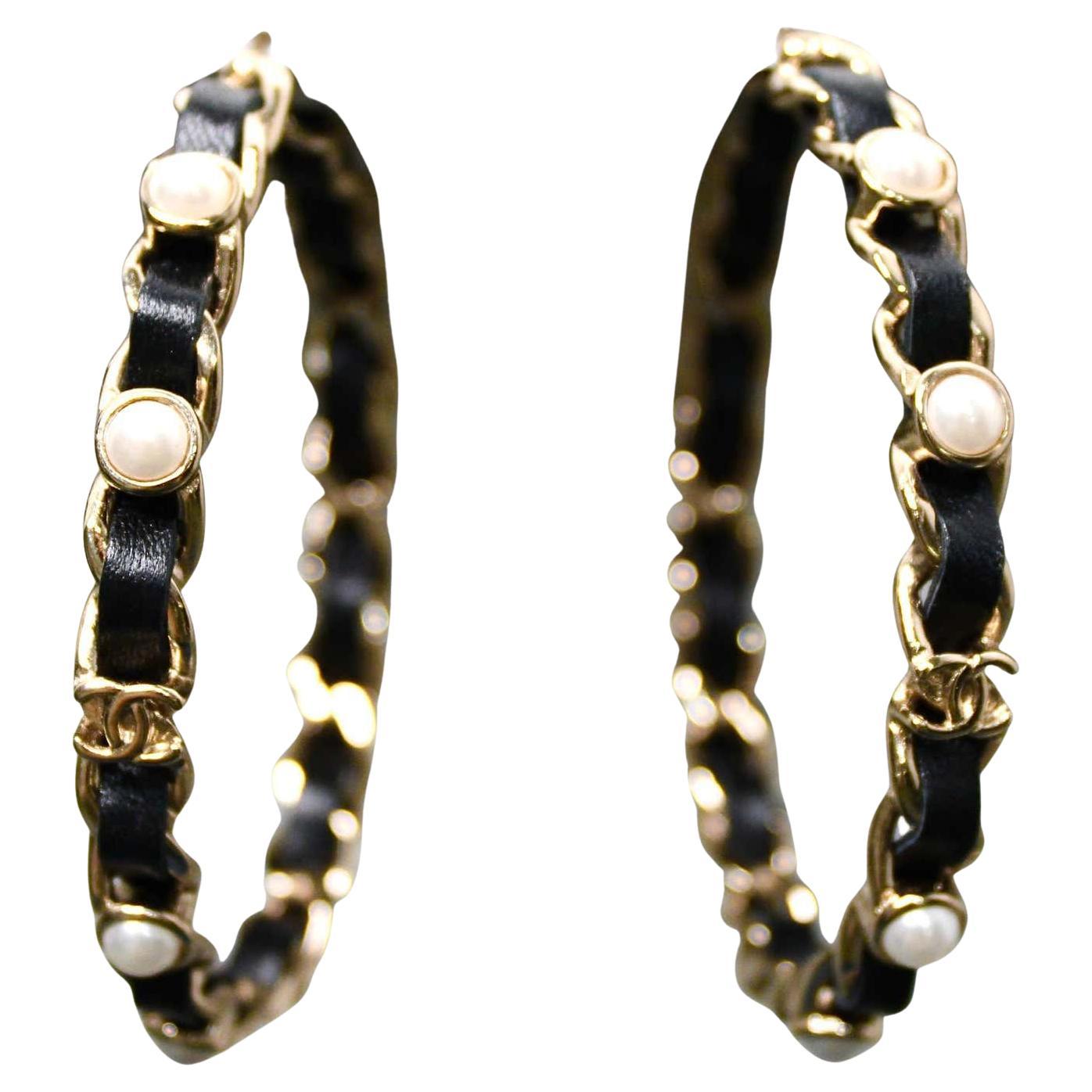 Chanel Large Leather 
Chain Interlocking CC Logo Costume Pearl Hoop Earrings For Sale