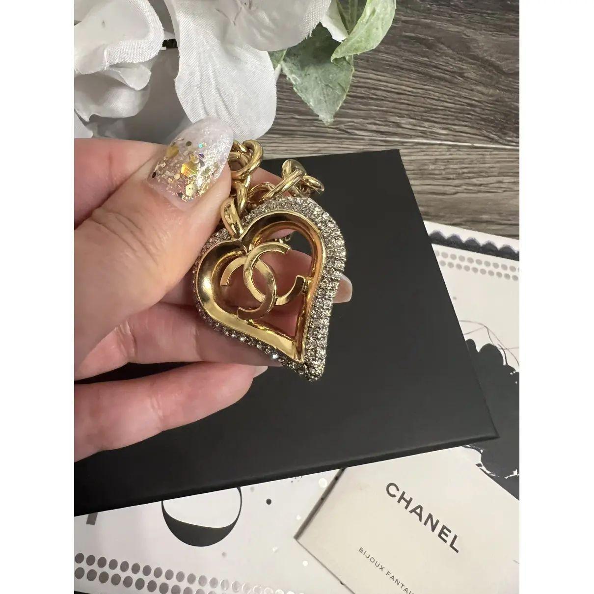 Chanel - Bracelet à breloques avec cœur en cristal CC surdimensionné en vente 1