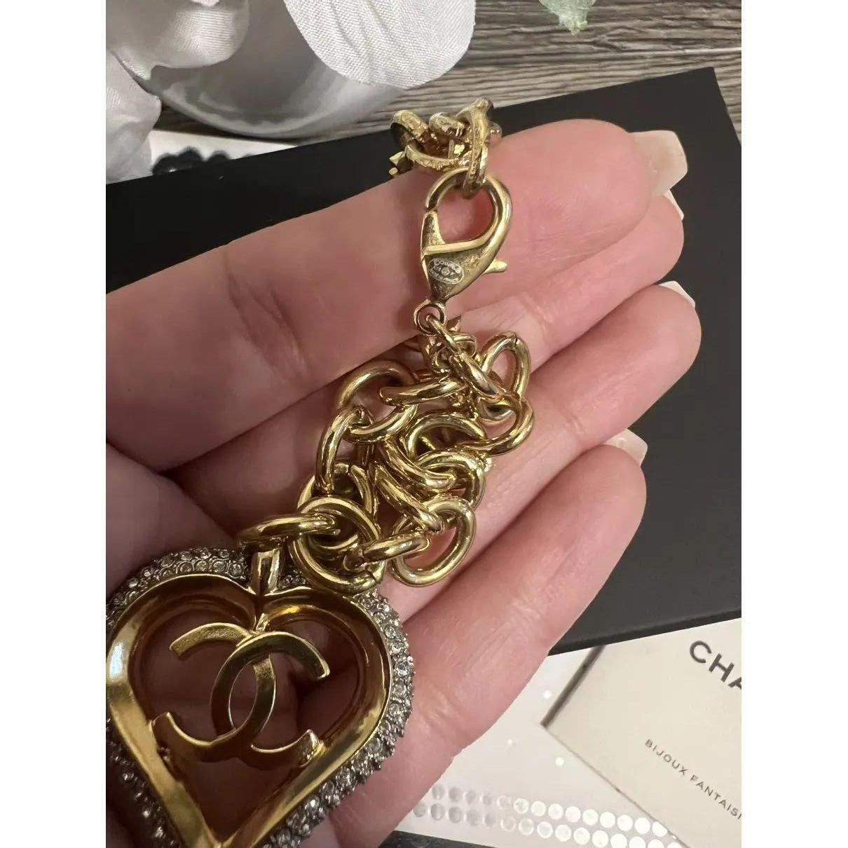 Chanel - Bracelet à breloques avec cœur en cristal CC surdimensionné en vente 3