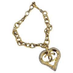 Chanel Großes überdimensioniertes CC-Kristall-Herz-Charm-Armband