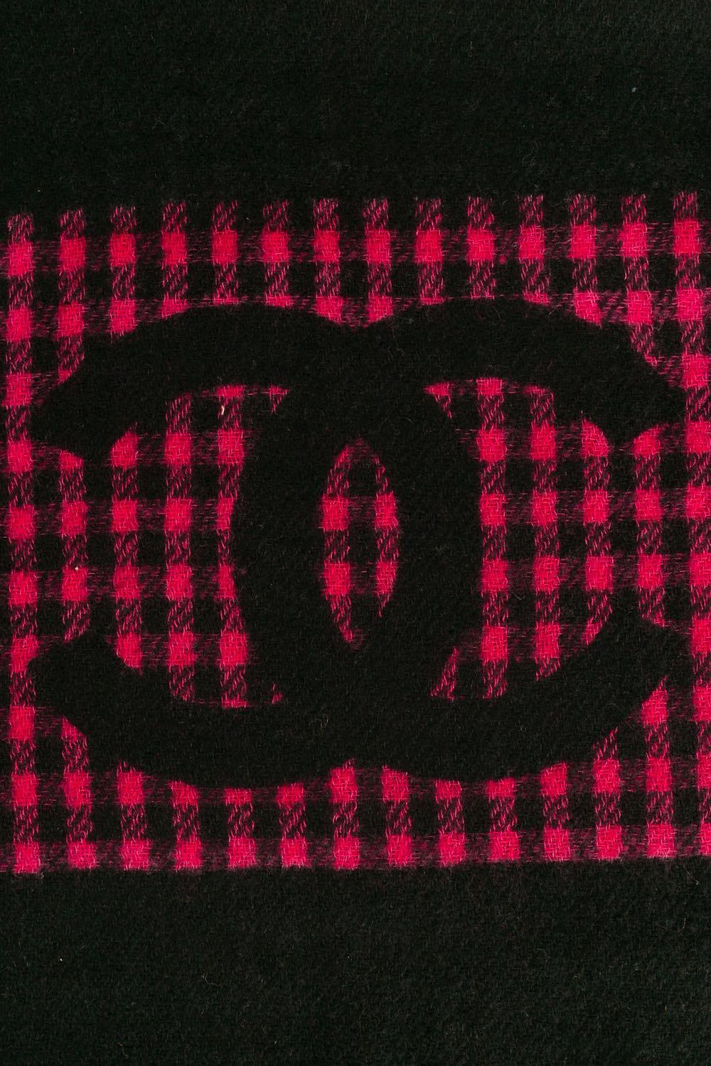 Chanel Large Pink and Black Cashmere Scarf For Sale 1