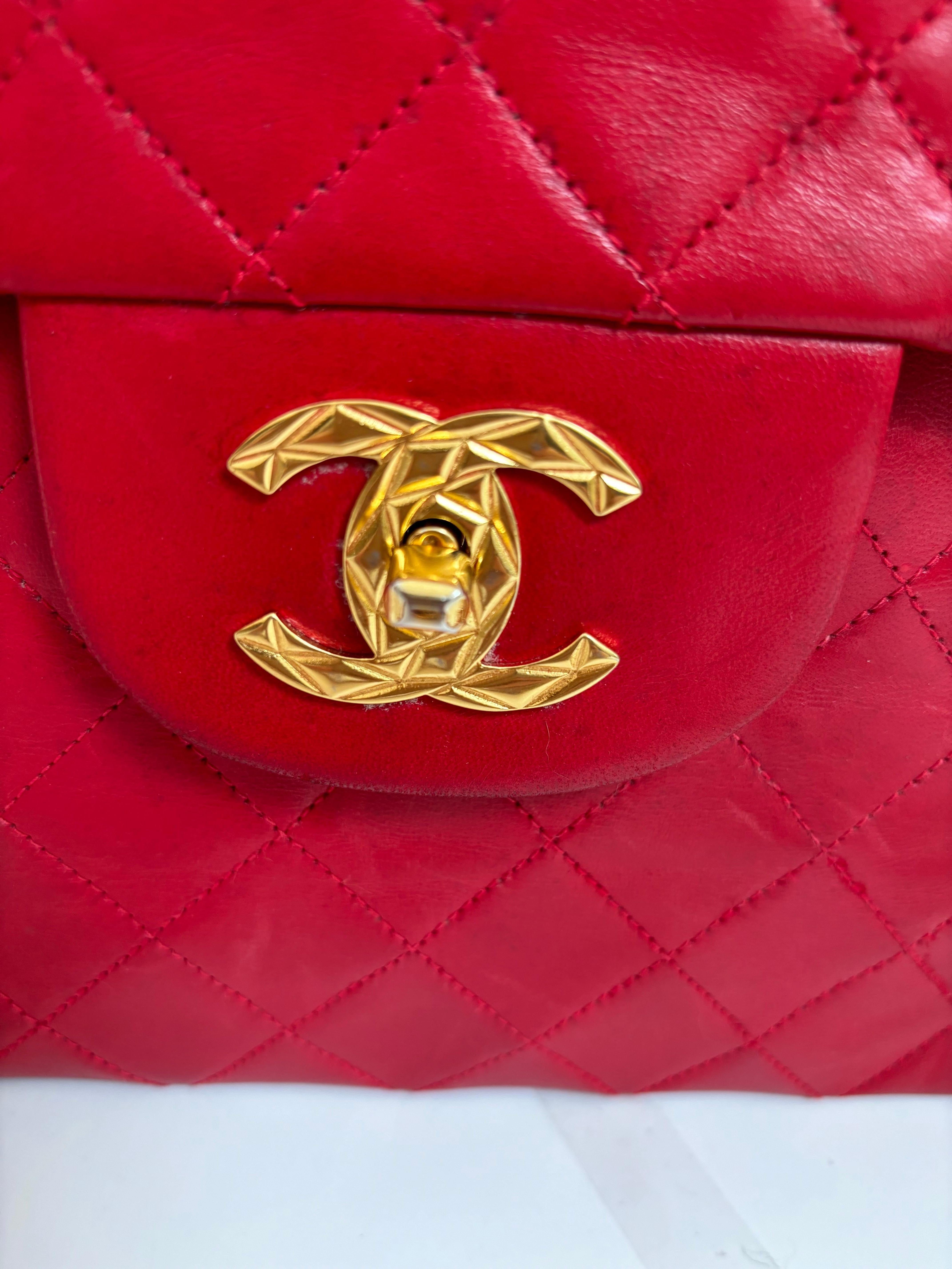 Rouge Chanel grand sac bigarré en cuir d'agneau rouge matelassé en bon état vintage en vente