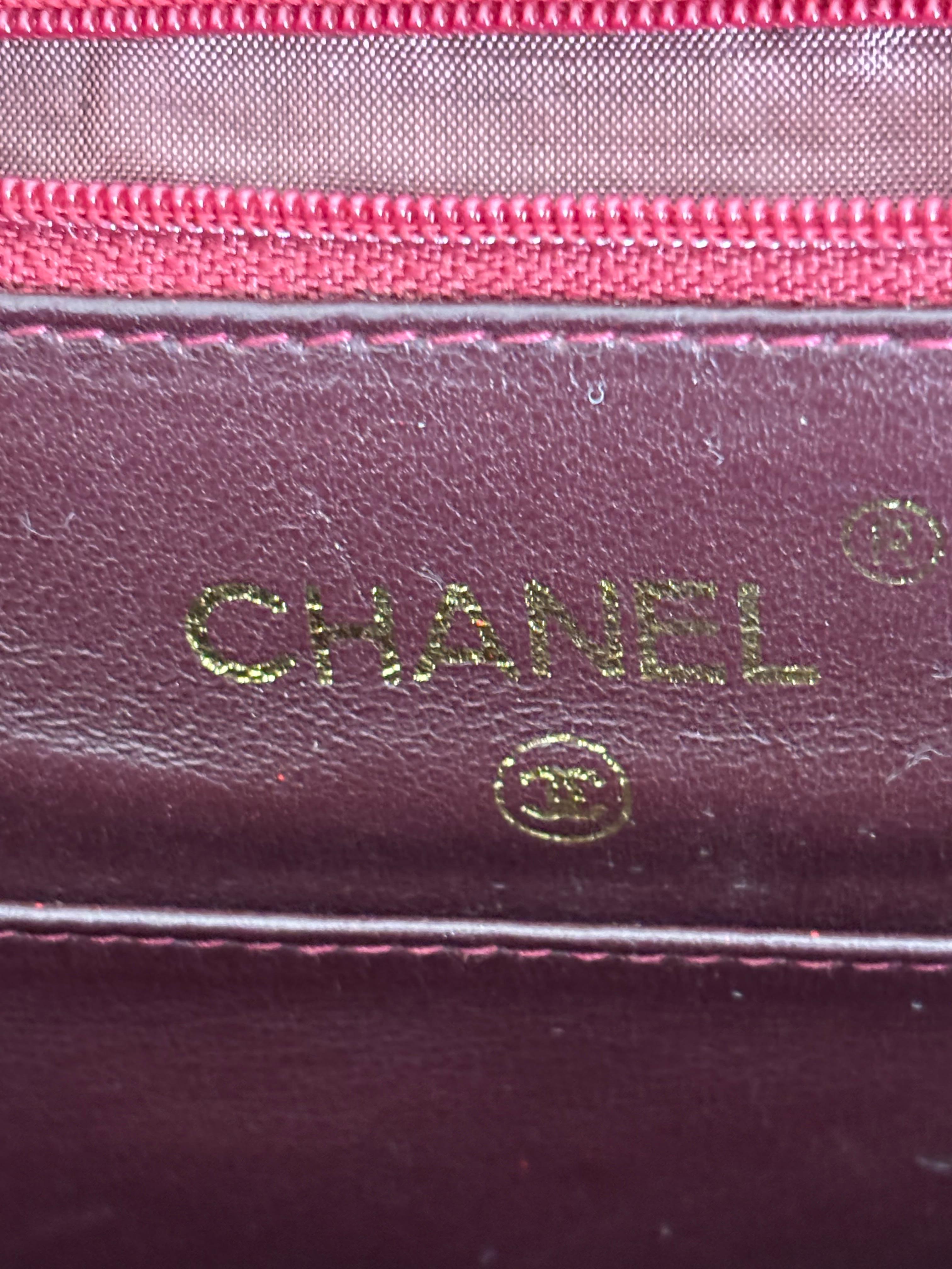 Chanel grand sac bigarré en cuir d'agneau rouge matelassé en bon état vintage Bon état - En vente à Port Hope, ON
