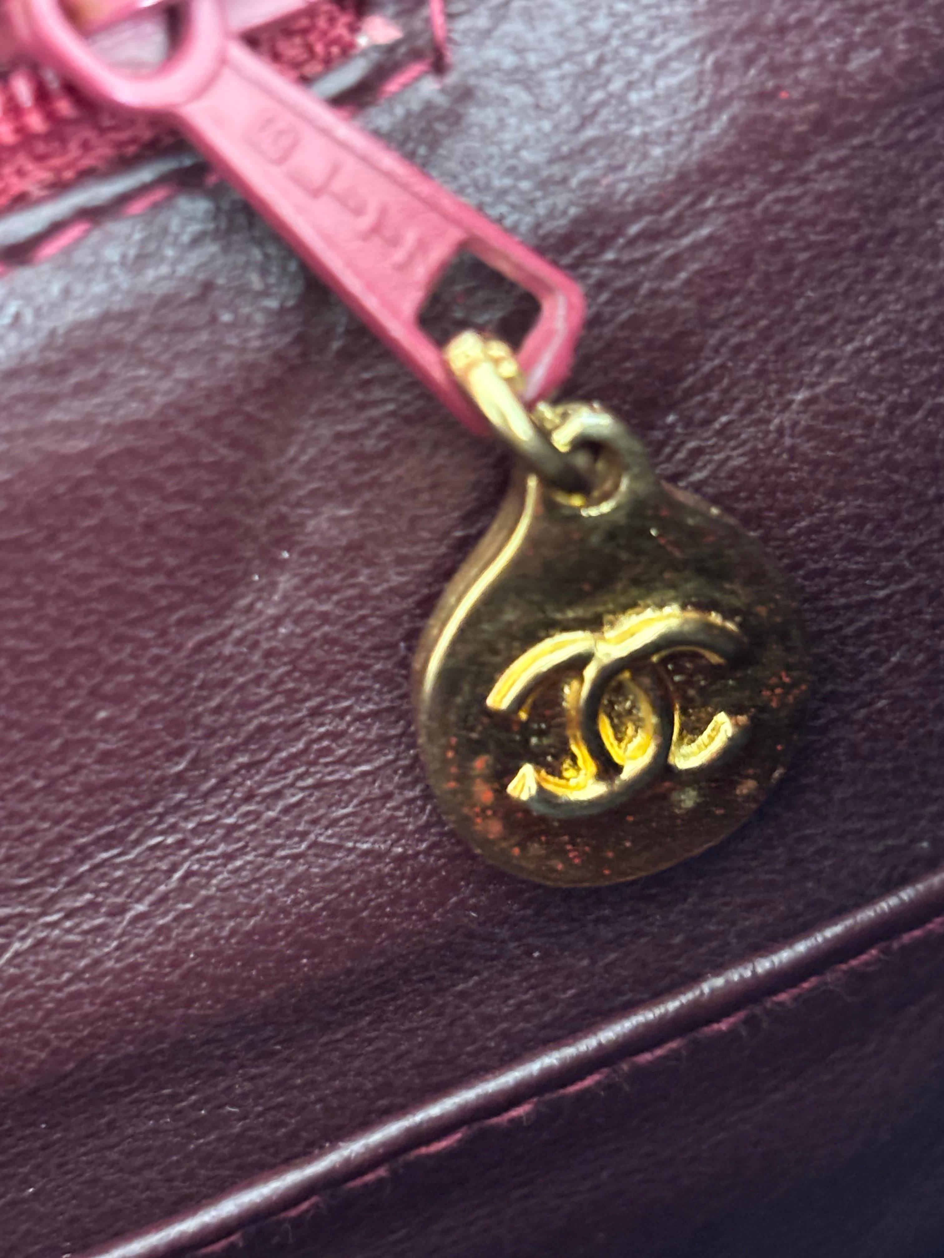 Chanel grand sac bigarré en cuir d'agneau rouge matelassé en bon état vintage en vente 2
