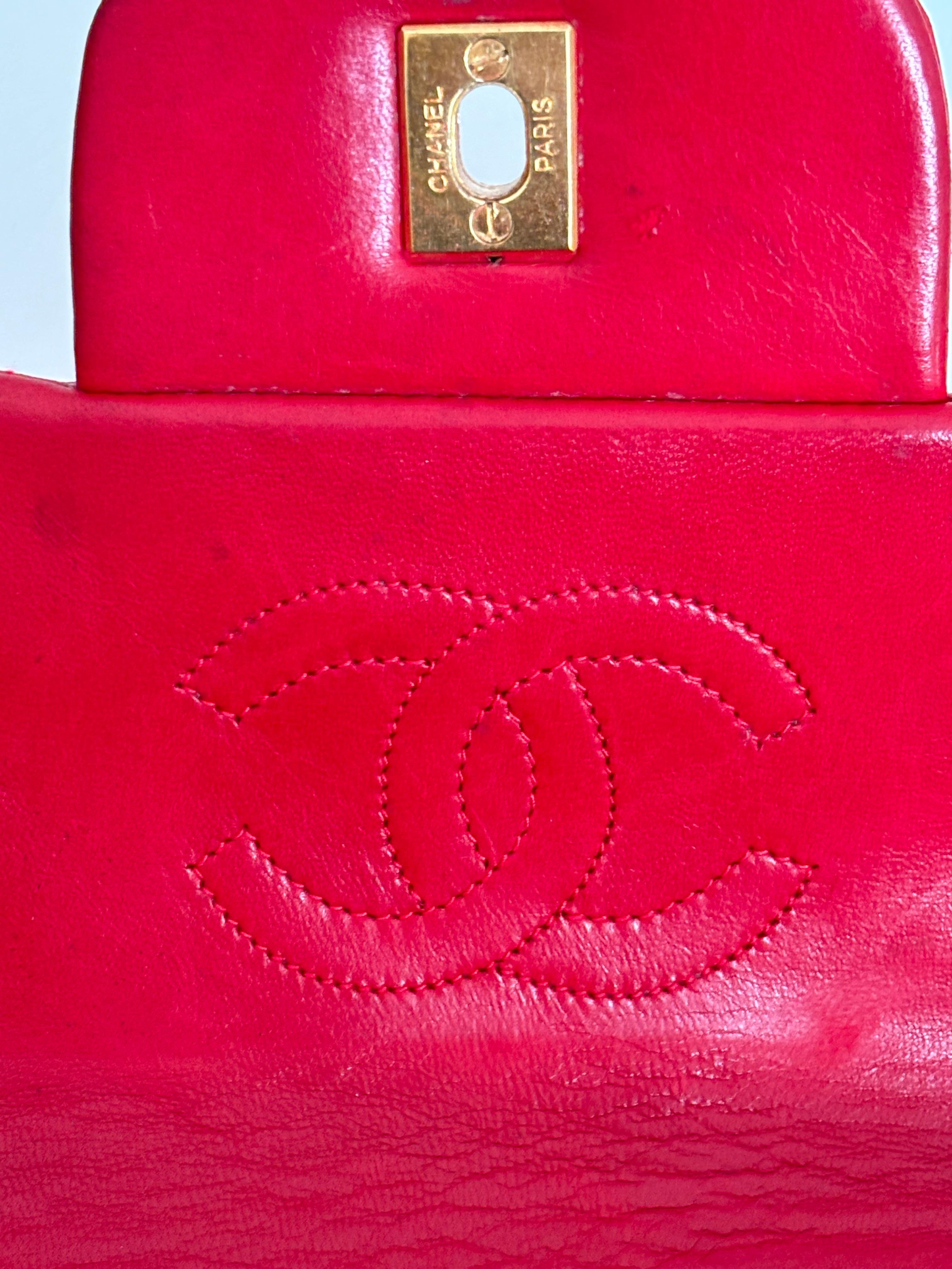Chanel grand sac bigarré en cuir d'agneau rouge matelassé en bon état vintage en vente 3
