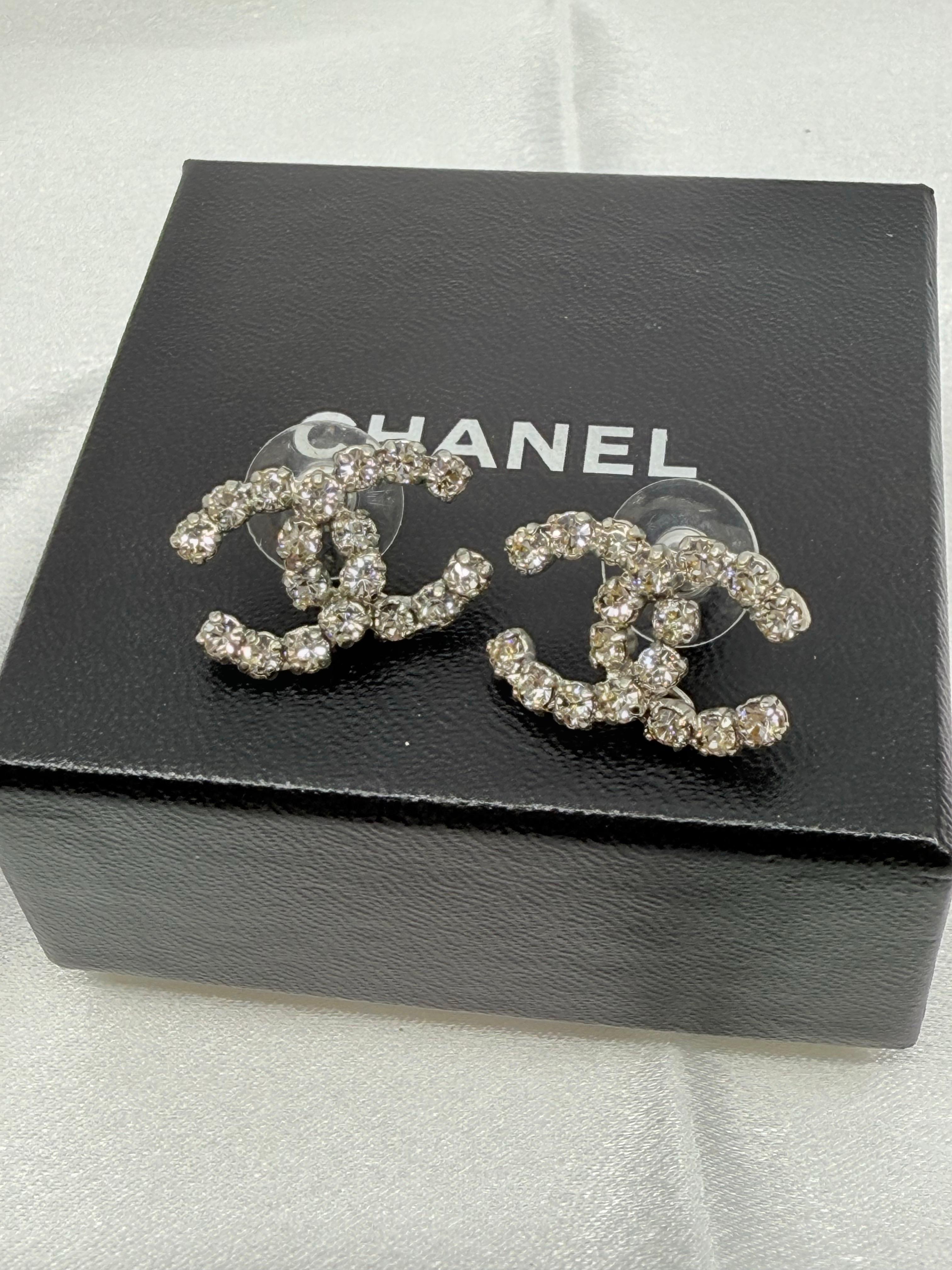 DETAILS:
Hallmark: CHANEL
Made in France
2005 collection
The earrings are in good condition showing minimal wear
Comes with box

IMPORTANT INFORMATION:
This item is a pre-owned vintage piece and may show signs of wear consistent with its age. We