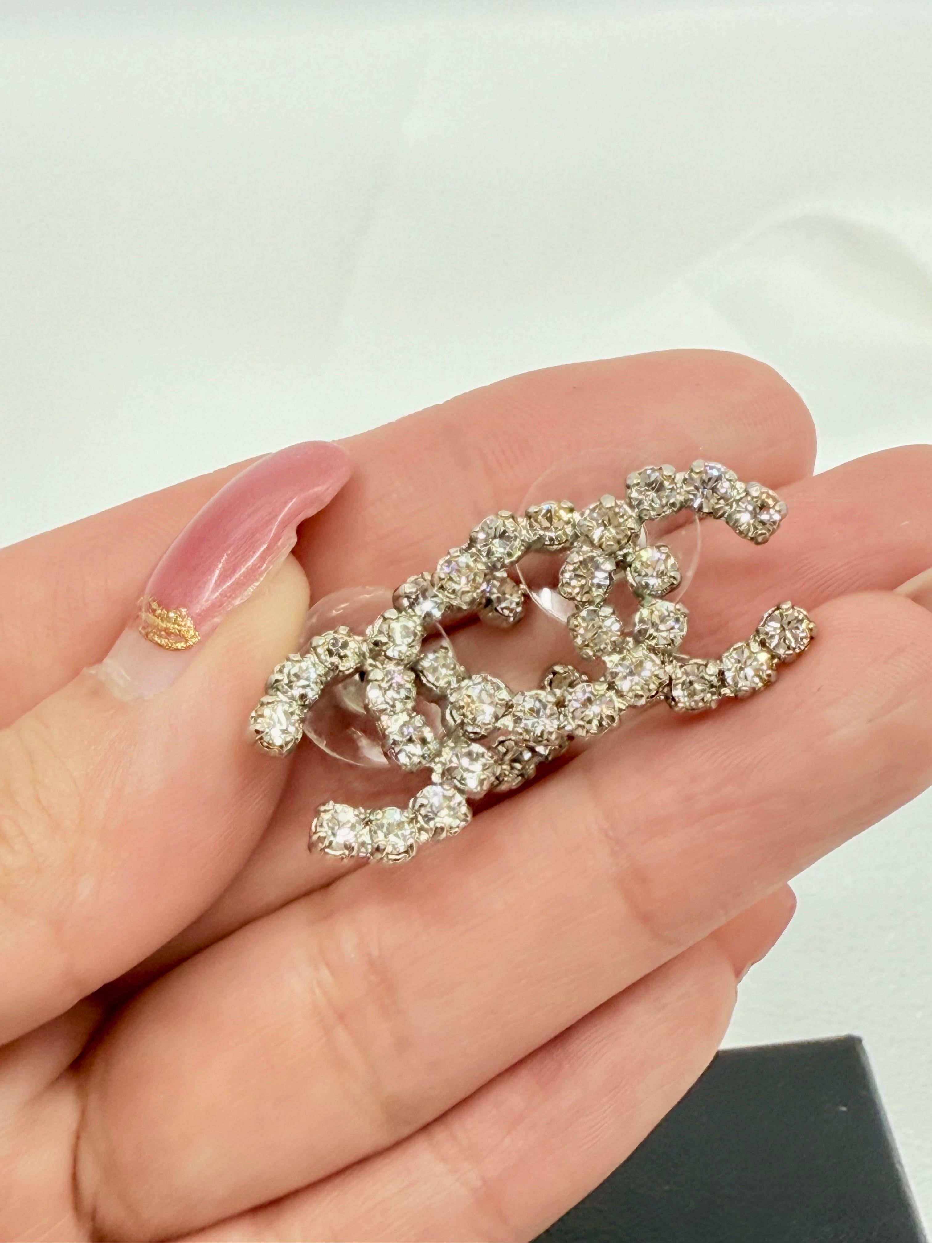 Chanel Large Silver Crystal CC Statement Earrings, circa 2005 en venta 1