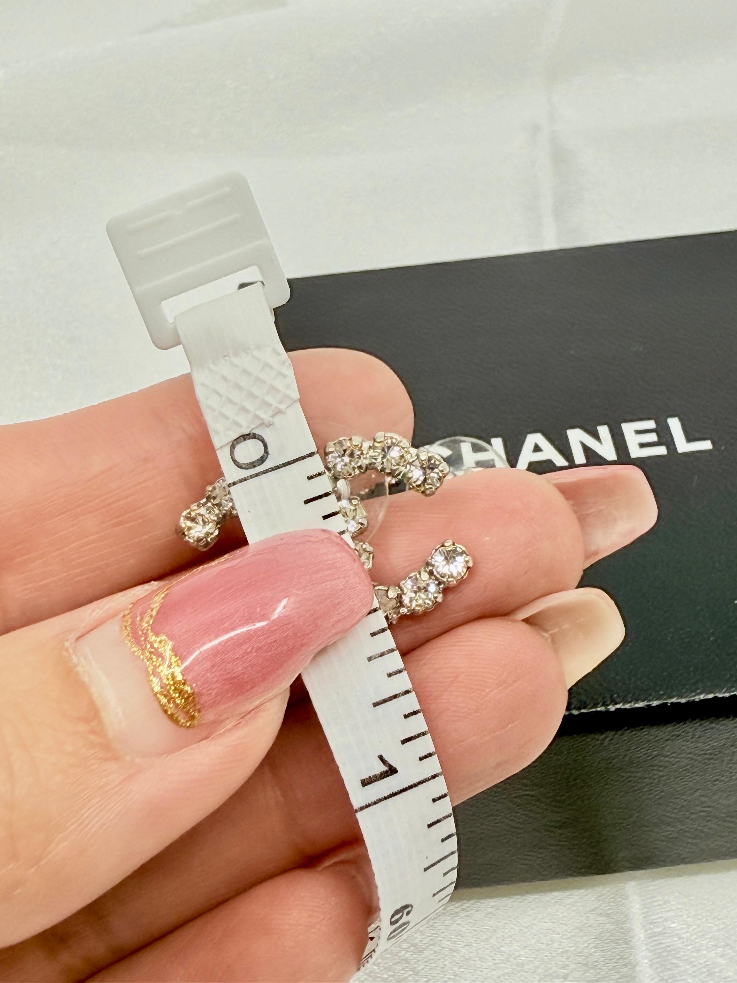 Chanel Large Silver Crystal CC Statement Earrings, circa 2005 en venta 5