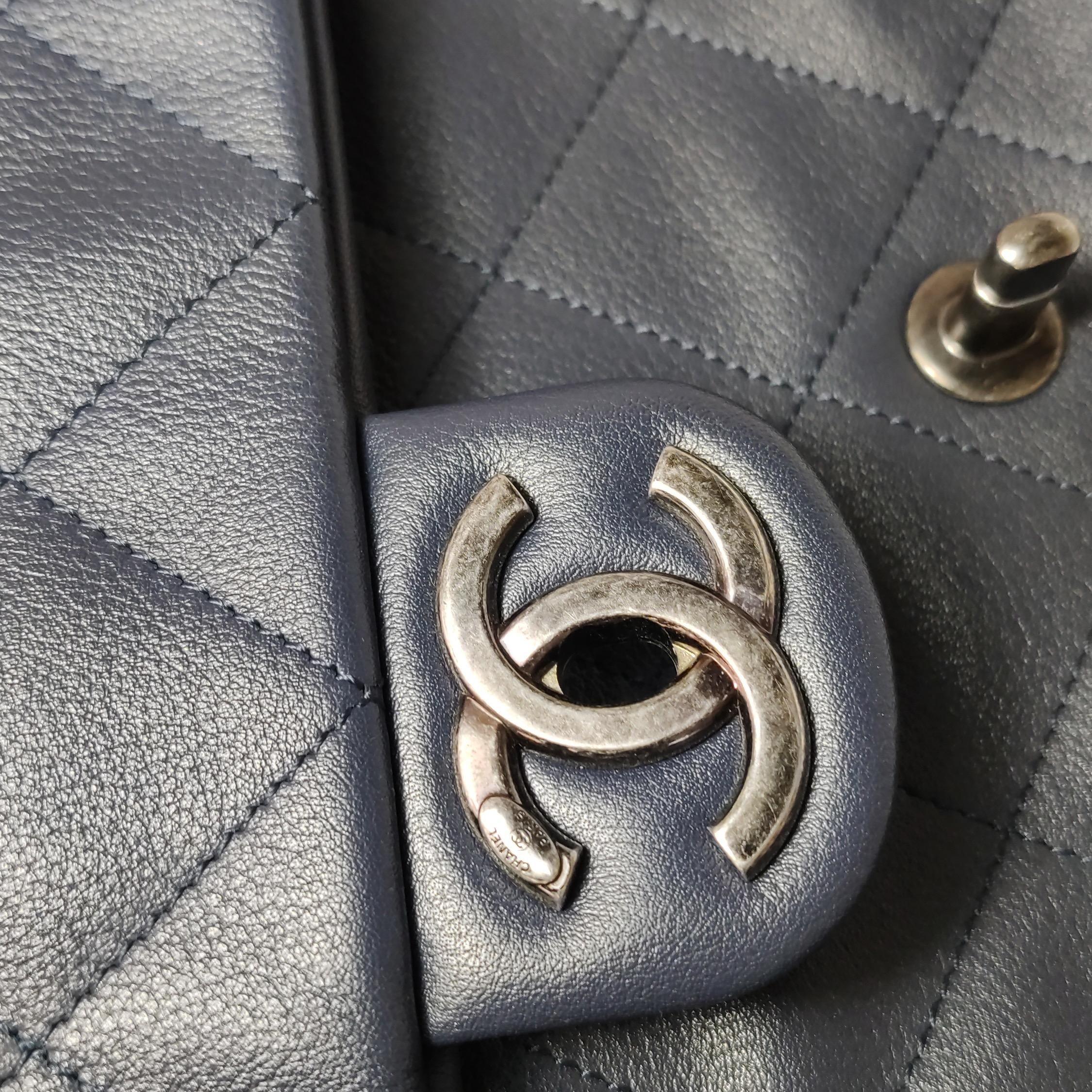 Chanel Large Single Flap Navy Calfskin Leather Cannage Stitch Silver Hardware en vente 5