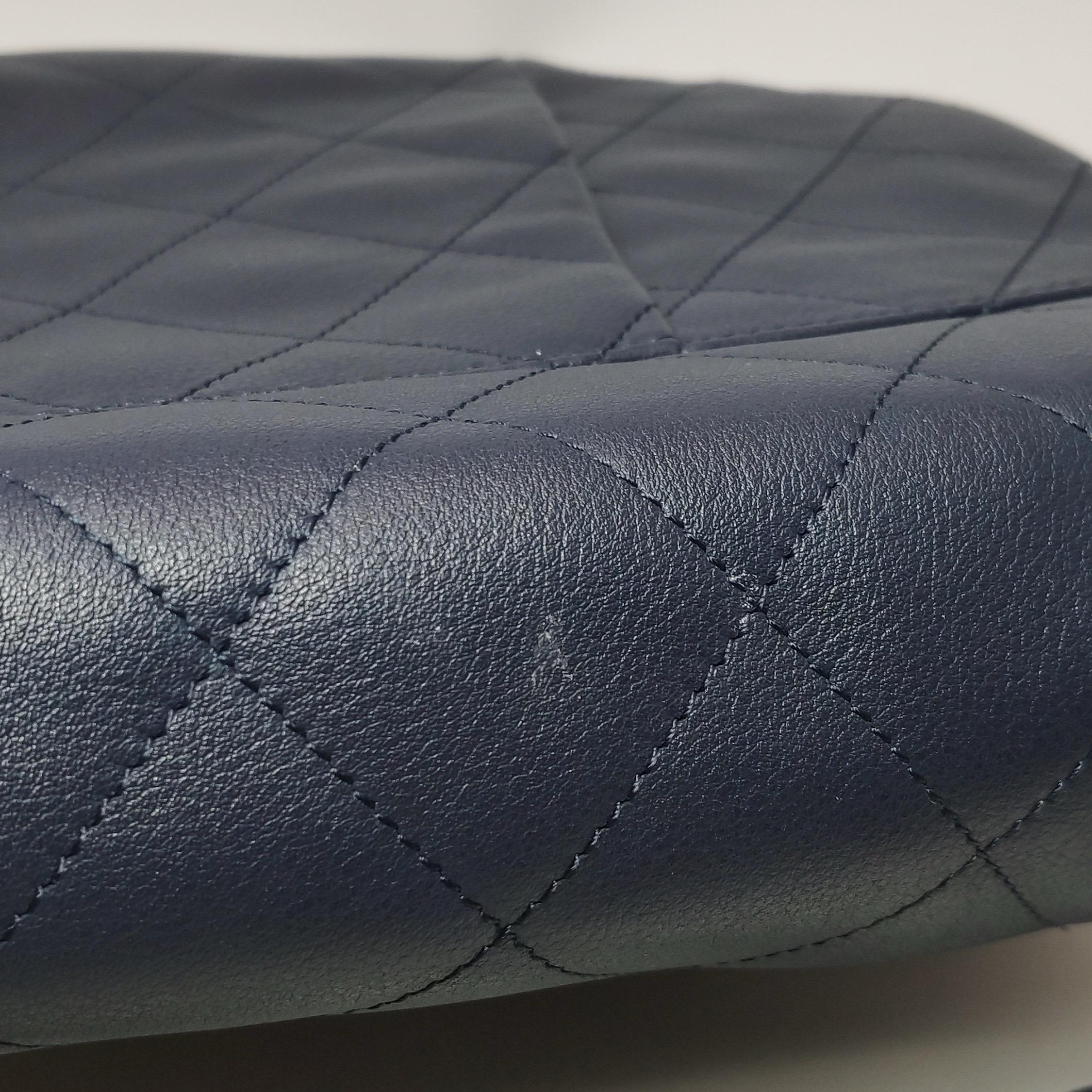 Chanel Large Single Flap Navy Calfskin Leather Cannage Stitch Silver Hardware en vente 8