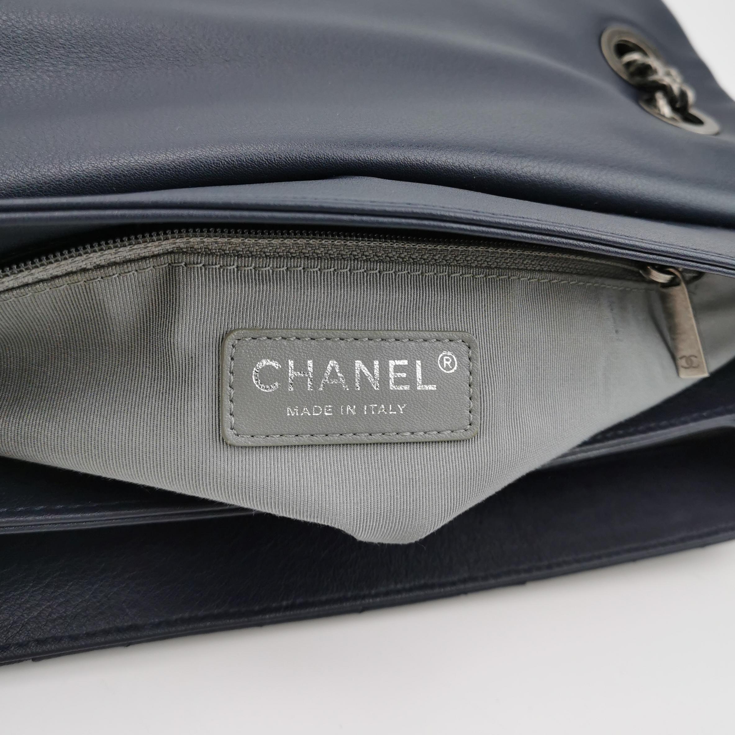 Chanel Large Single Flap Navy Calfskin Leather Cannage Stitch Silver Hardware en vente 1