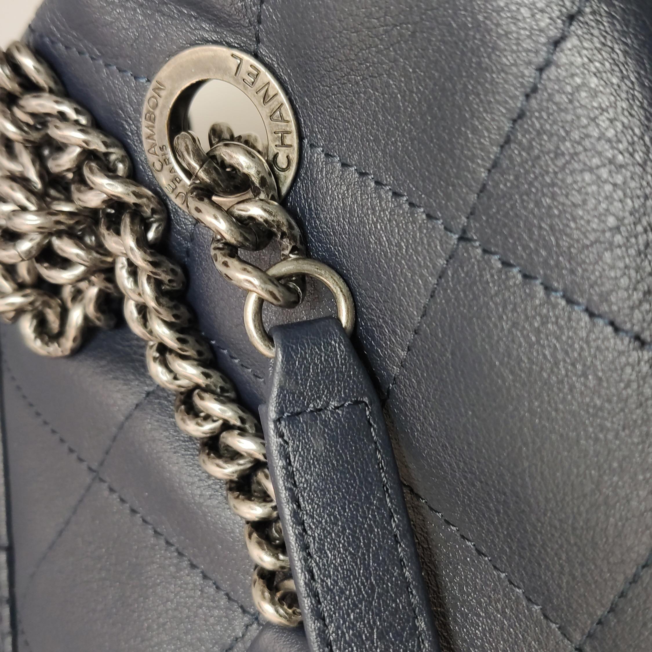 Chanel Large Single Flap Navy Calfskin Leather Cannage Stitch Silver Hardware en vente 3