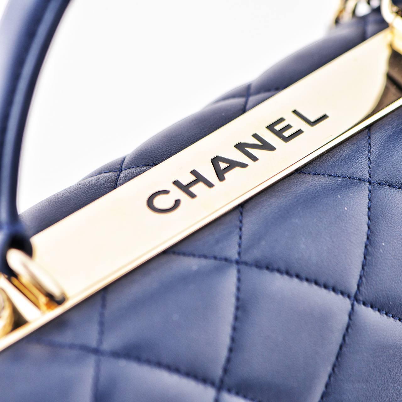 Chanel Large Trendy CC Top Handle Flap Bag in Navy Lambskin For Sale 10