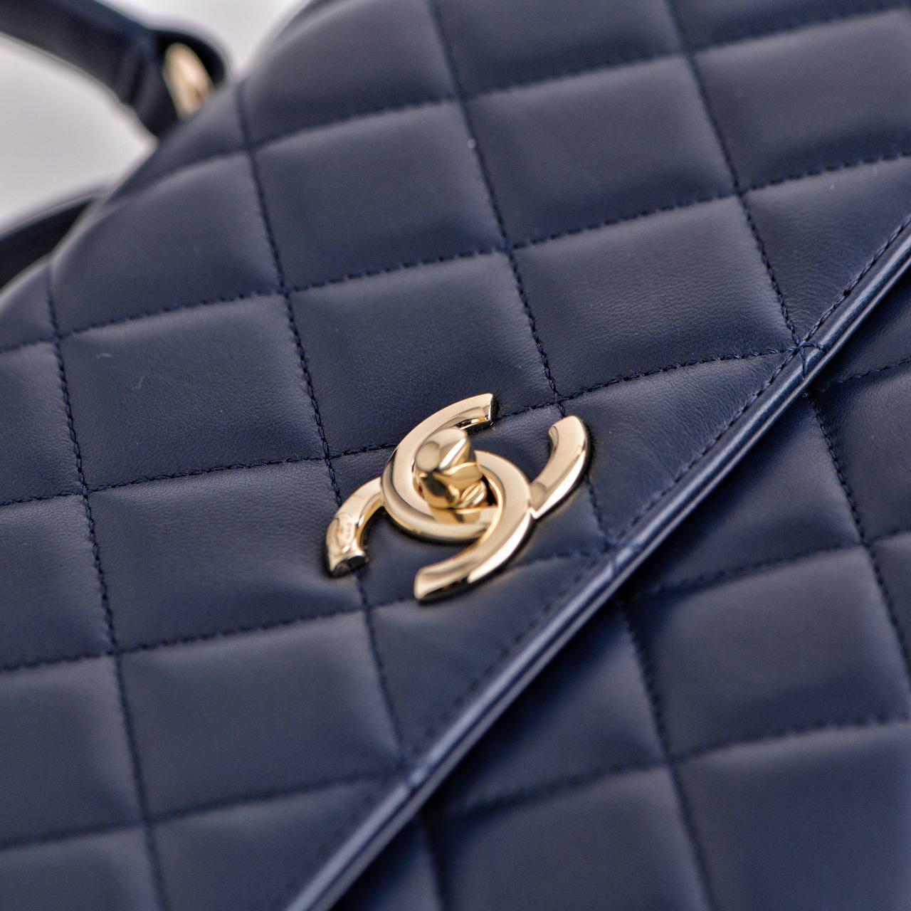 Chanel Large Trendy CC Top Handle Flap Bag in Navy Lambskin In Excellent Condition For Sale In Banbury, GB