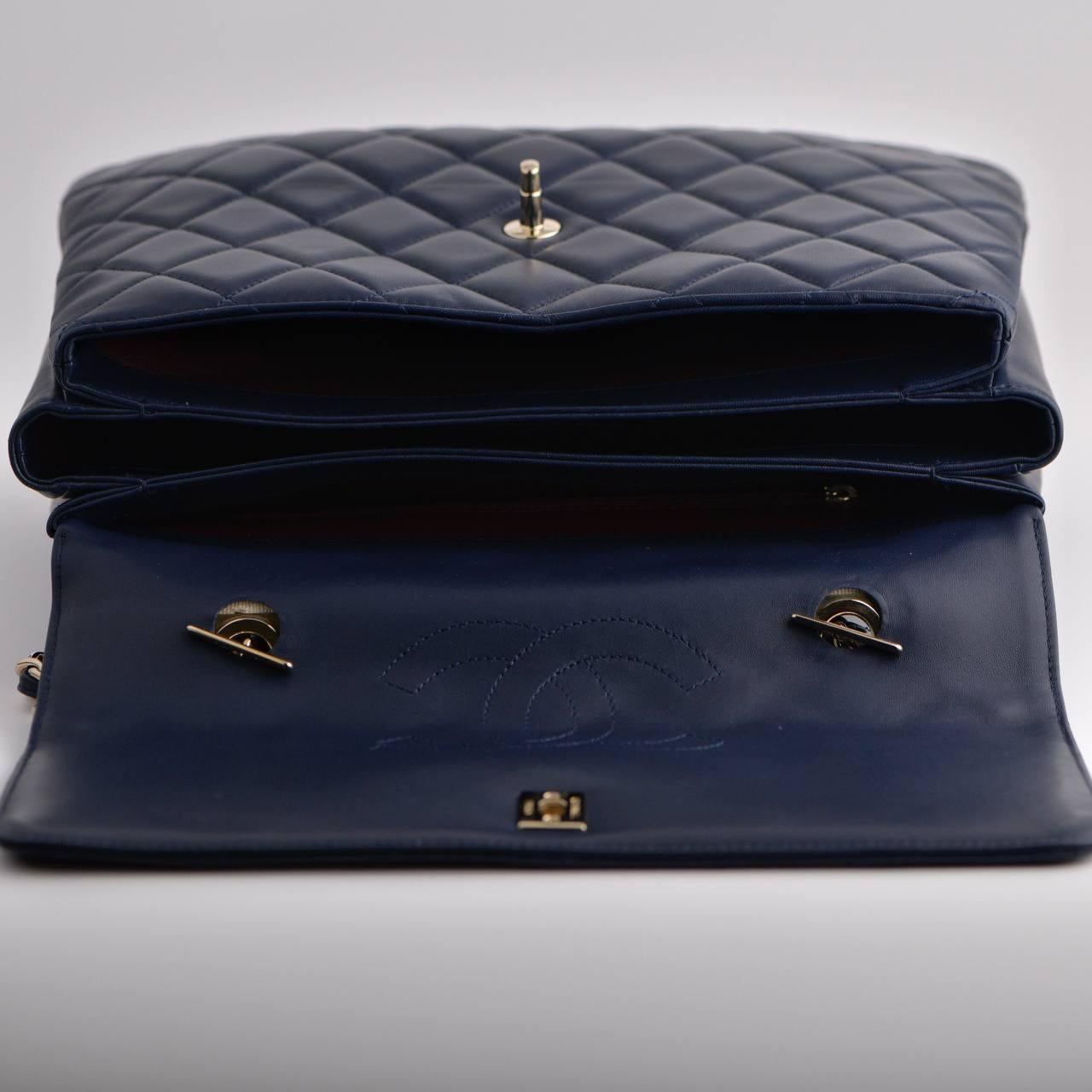 Women's or Men's Chanel Large Trendy CC Top Handle Flap Bag in Navy Lambskin For Sale
