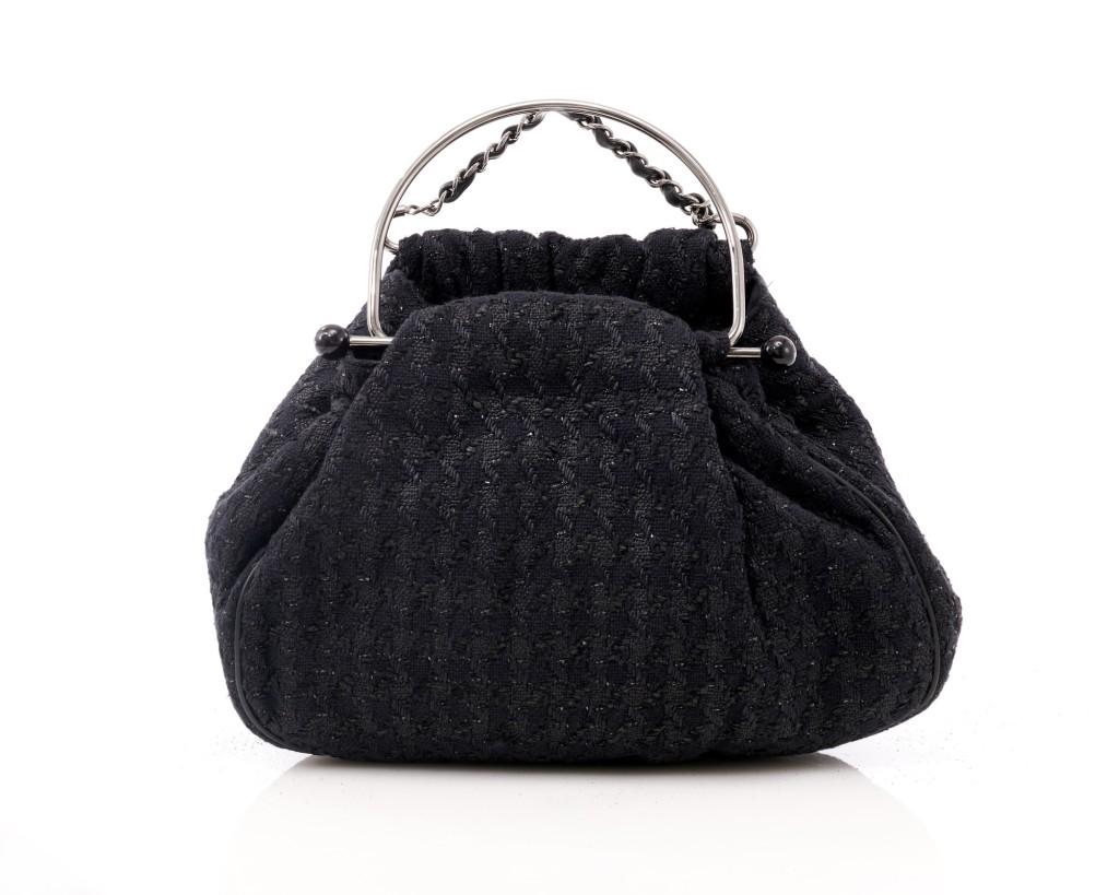 Chanel Bolso grande con asa superior de tweed en venta 7