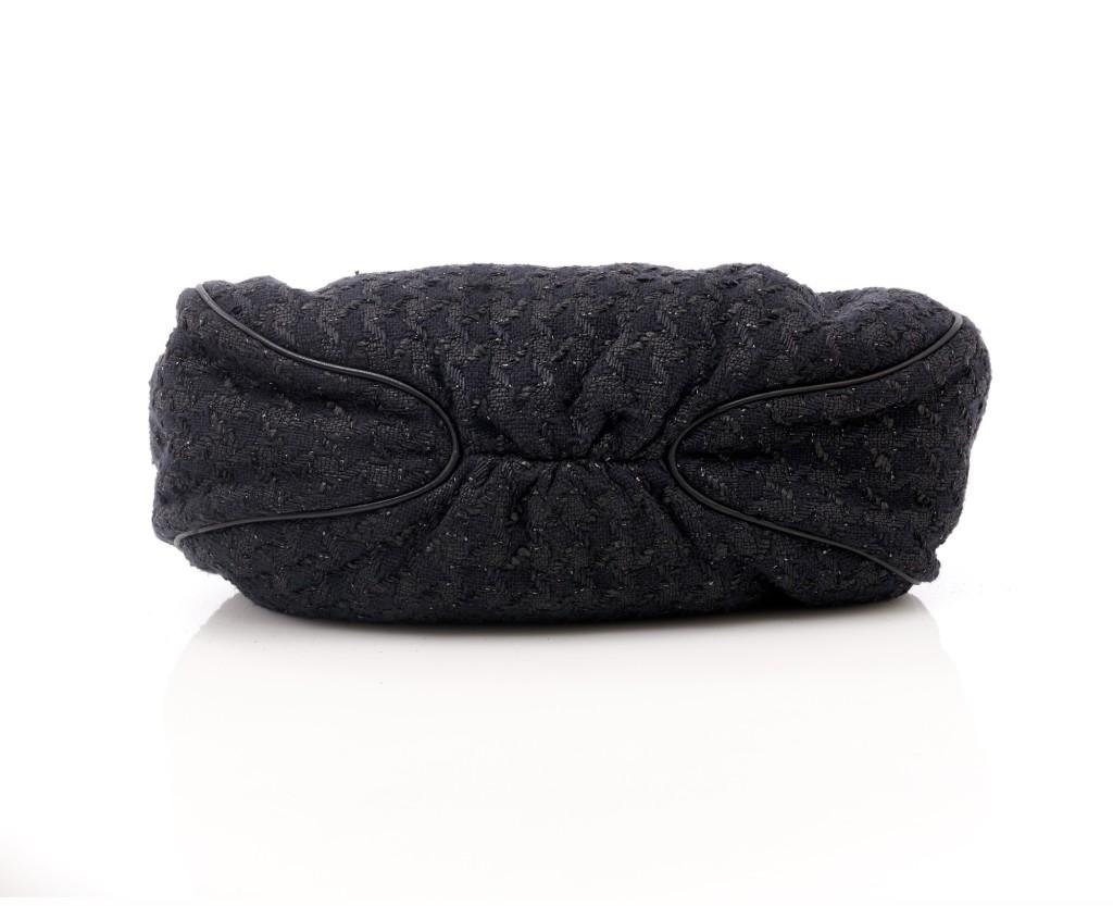 Chanel Bolso grande con asa superior de tweed en venta 8