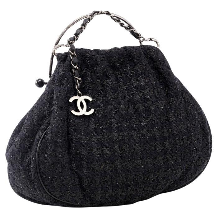 Chanel Bolso grande con asa superior de tweed en venta 1