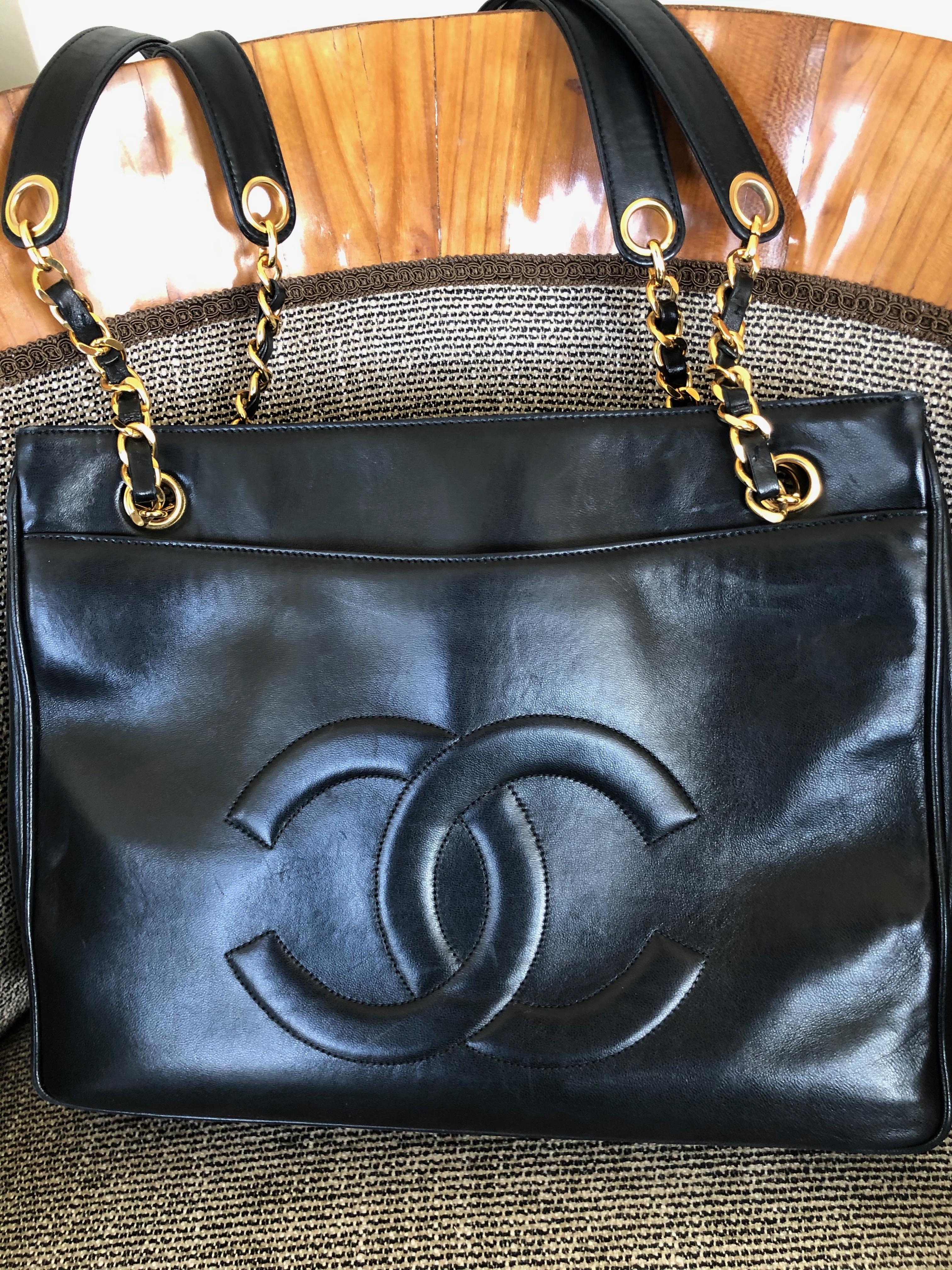 Chanel Large Vintage Black Leather Shopping Bag w Large CC Logo & Gold Hardware In Excellent Condition For Sale In Cloverdale, CA