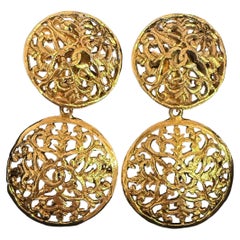 CHANEL Große Vintage Gold CC Circle Dangle Clip On Ohrringe