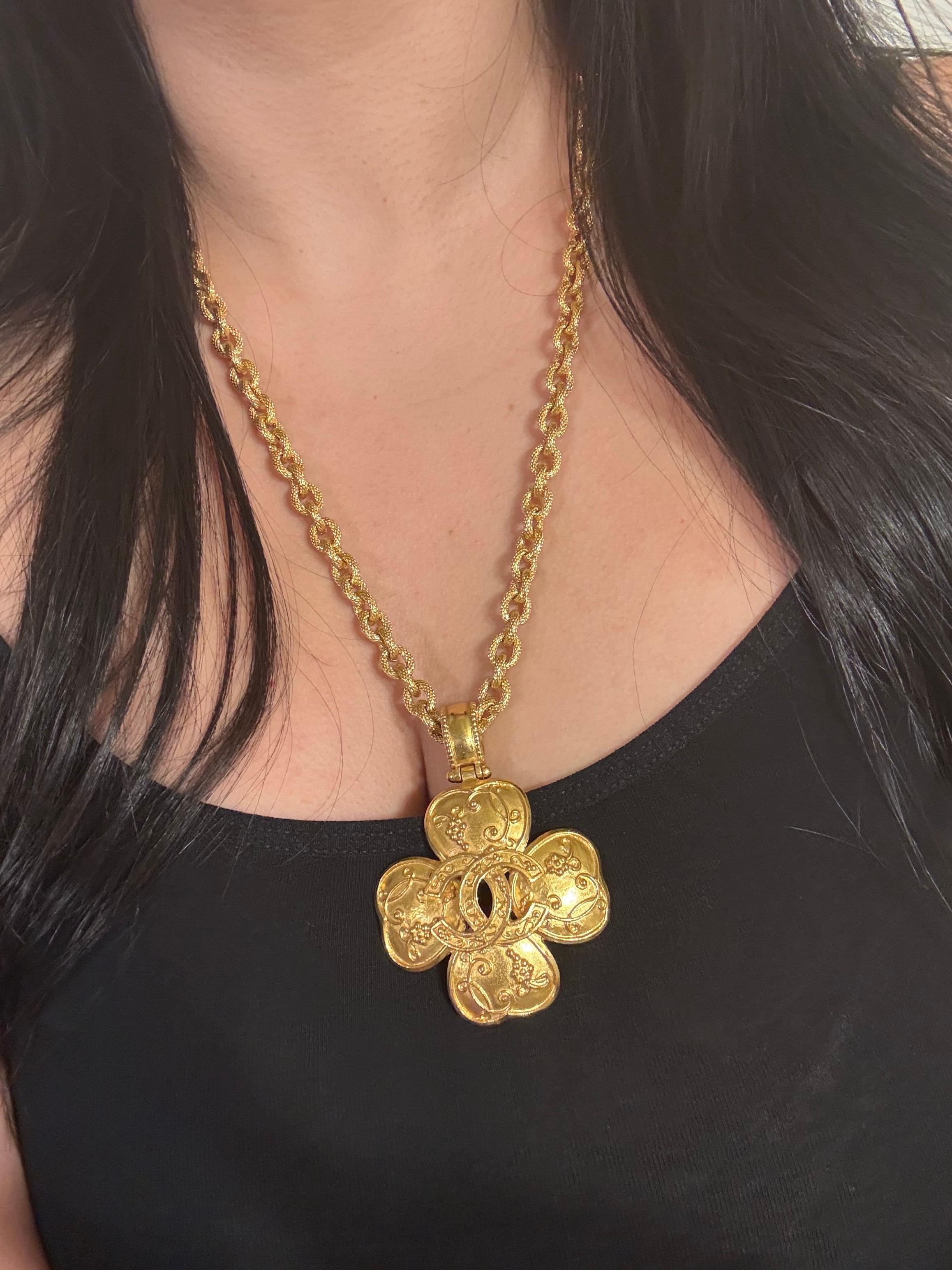 Chanel Large Vintage Gold CC Clover Pendant Necklace For Sale 6