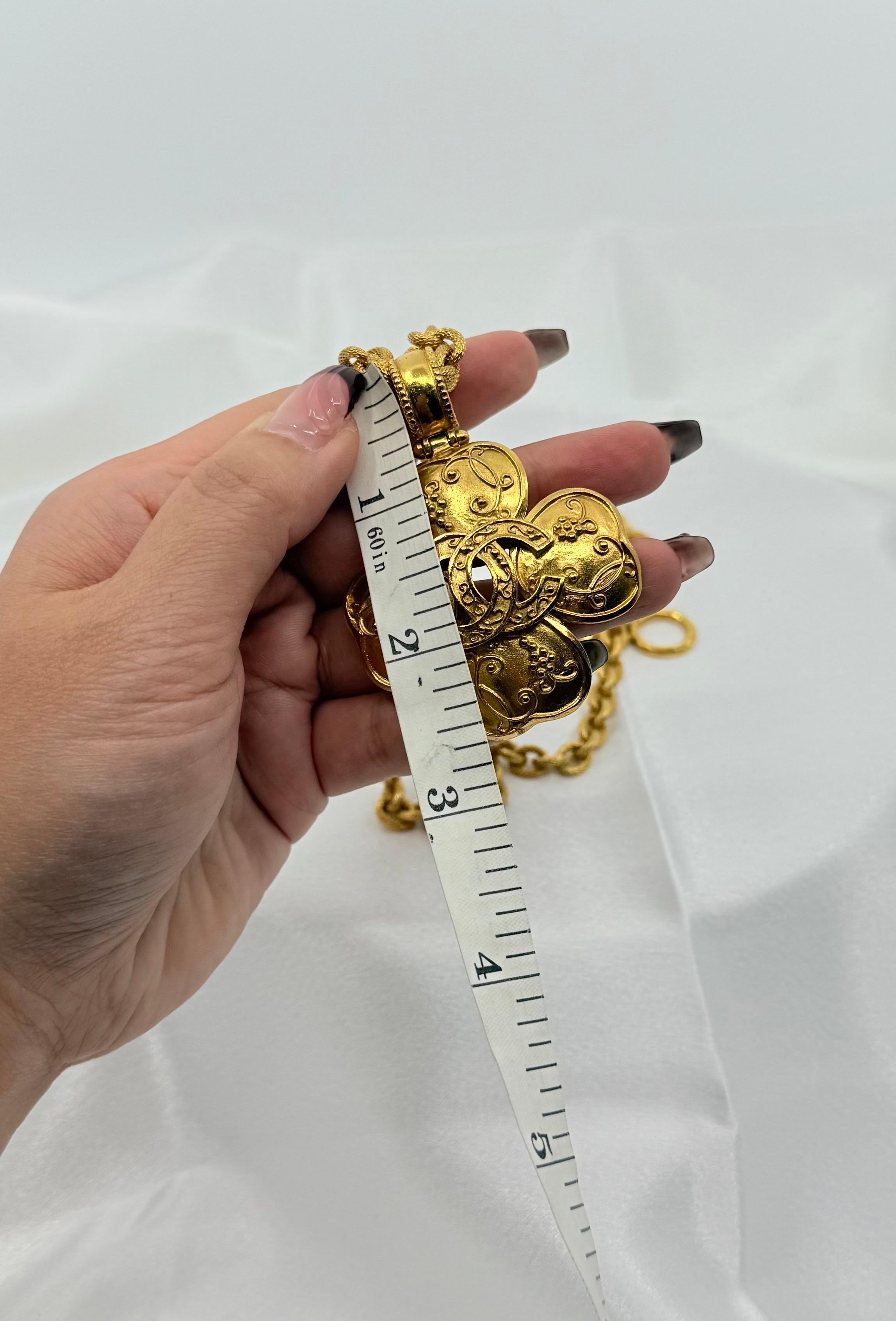 Chanel Large Vintage Gold CC Clover Pendant Necklace For Sale 2