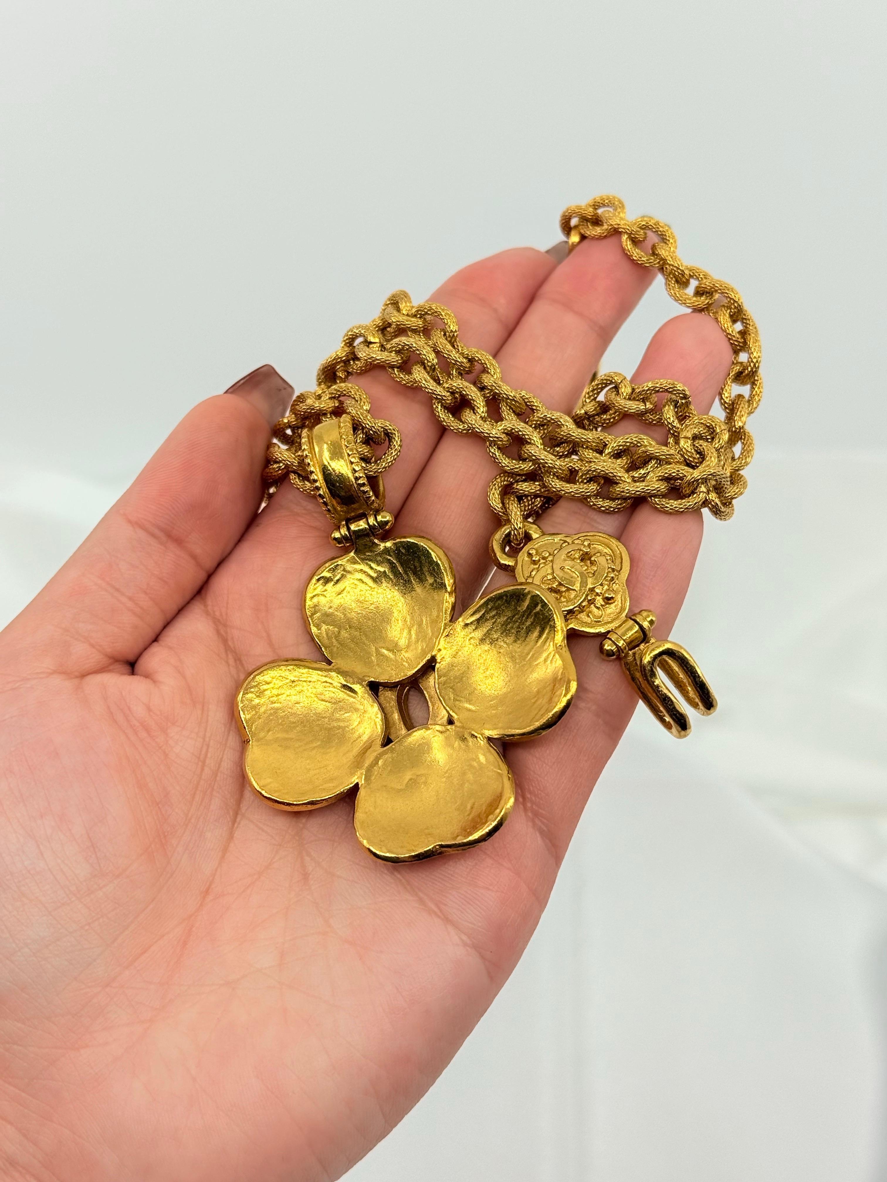 Chanel Large Vintage Gold CC Clover Pendant Necklace For Sale 4