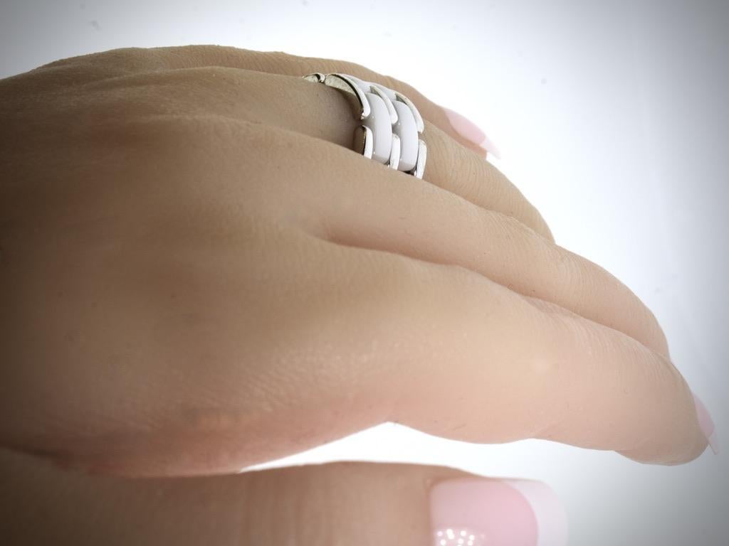 Flexibler Vintage-Ring von Chanel, Largest Model Ultra 18K Weißgold & Weiß Keramik im Angebot 5