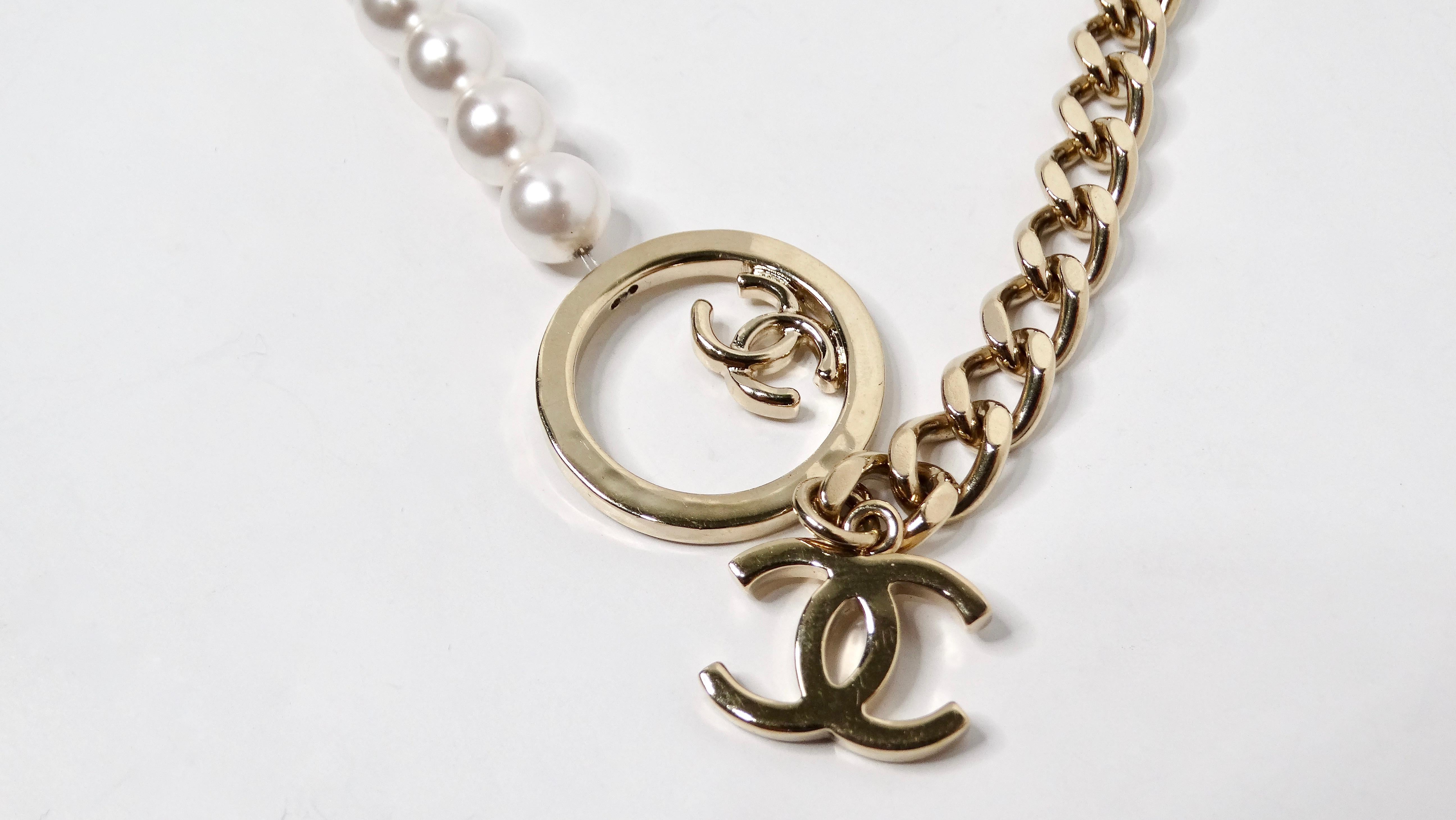 Chanel Lariat Pearl Strand & Gold-Tone Chain Interlocking CC Logo Necklace In Good Condition For Sale In Scottsdale, AZ