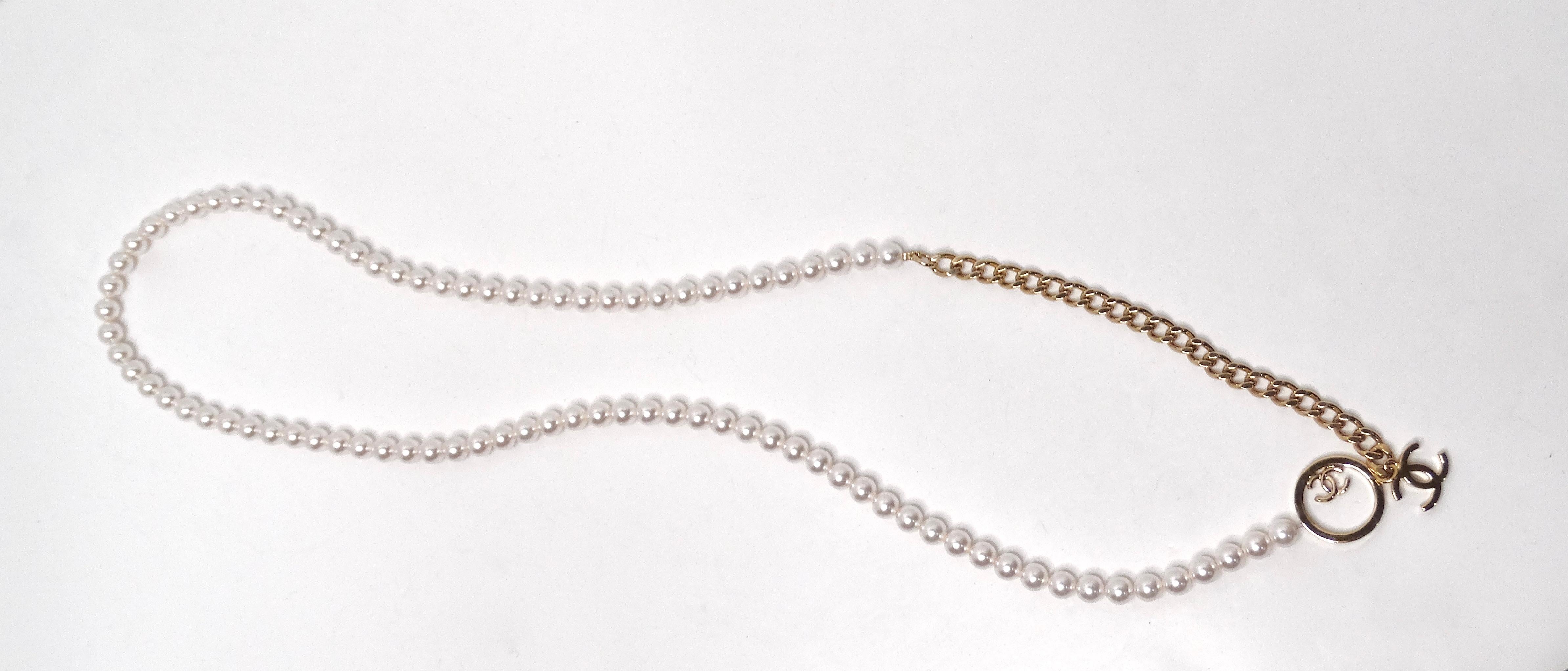 Women's or Men's Chanel Lariat Pearl Strand & Gold-Tone Chain Interlocking CC Logo Necklace For Sale
