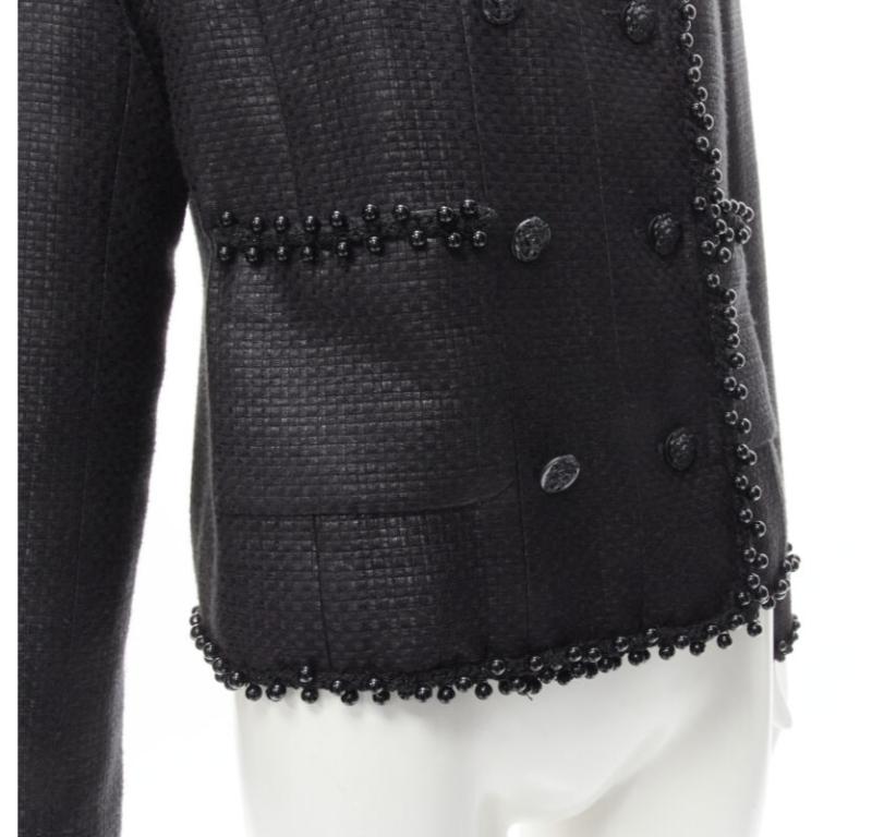 CHANEL Veste à boutons en tweed laqué et ornée de perles en forme de lion CC FR42 L en vente 5