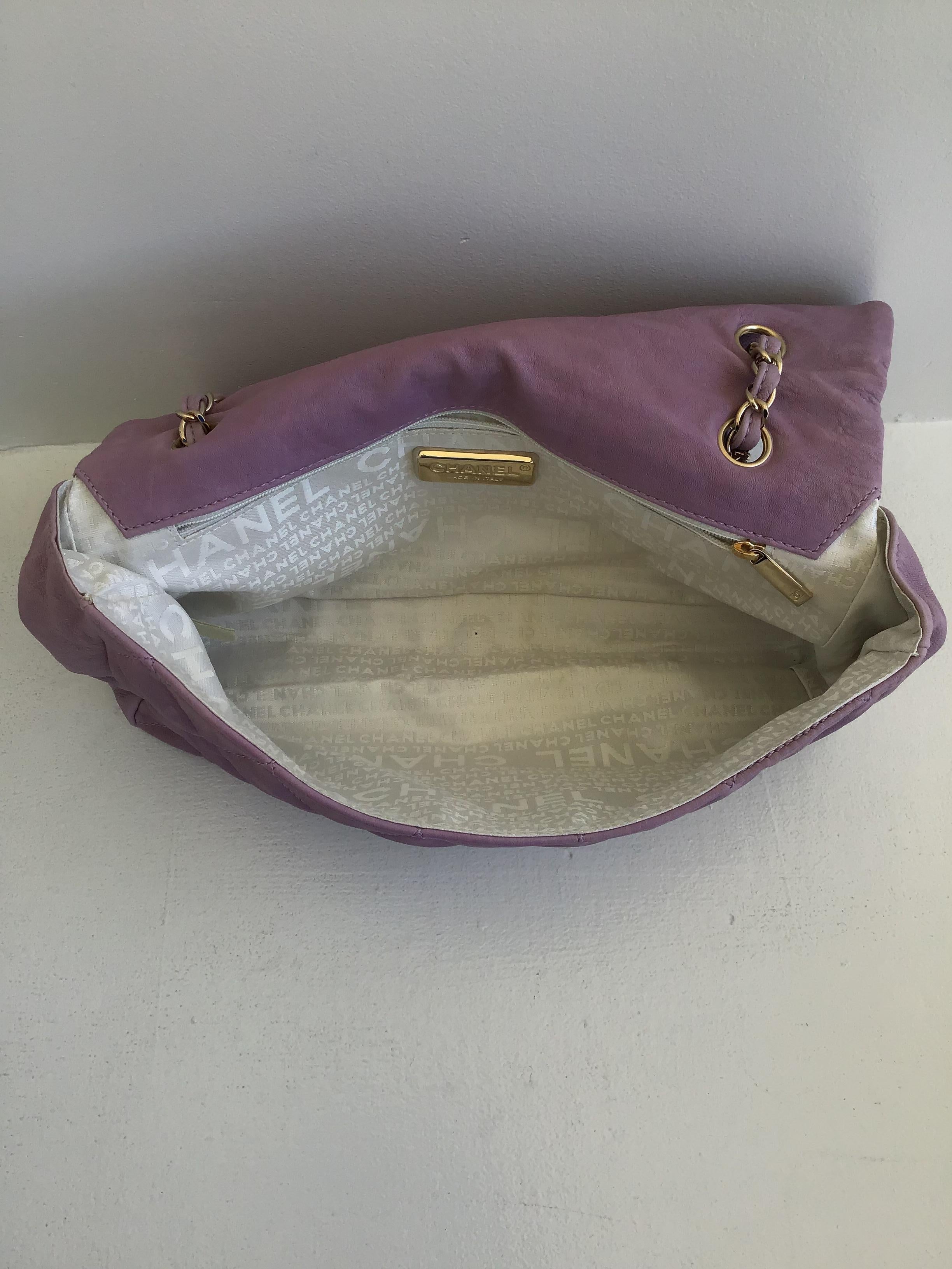 Chanel Lavender Flap Purse with Gold Hardware, Size Medium In Good Condition In San Francisco, CA