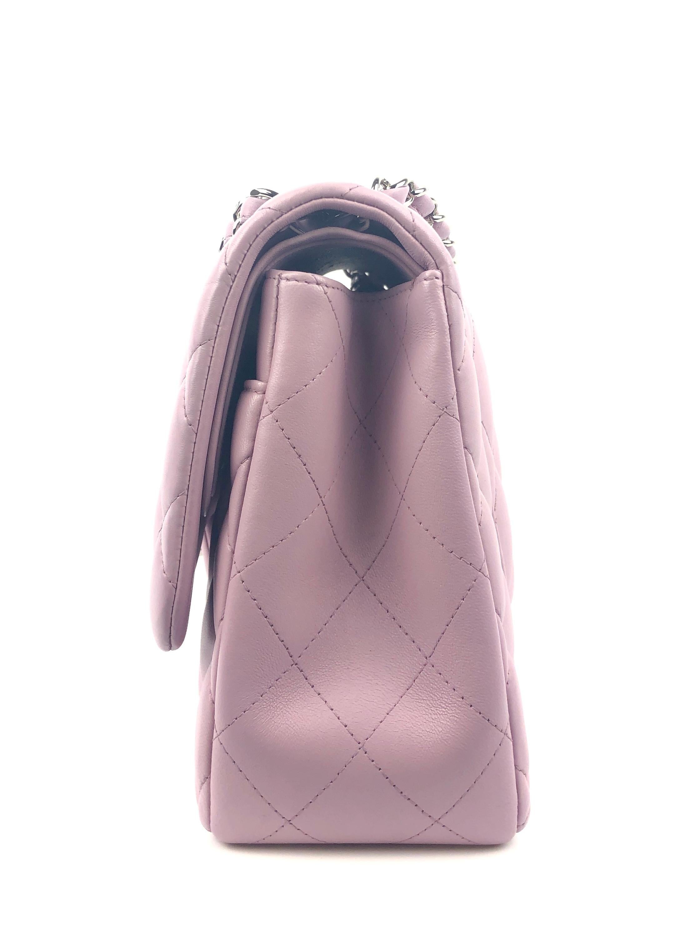 Chanel Bolso Jumbo Clásico Doble Solapa Piel de Cordero Lavanda Gris