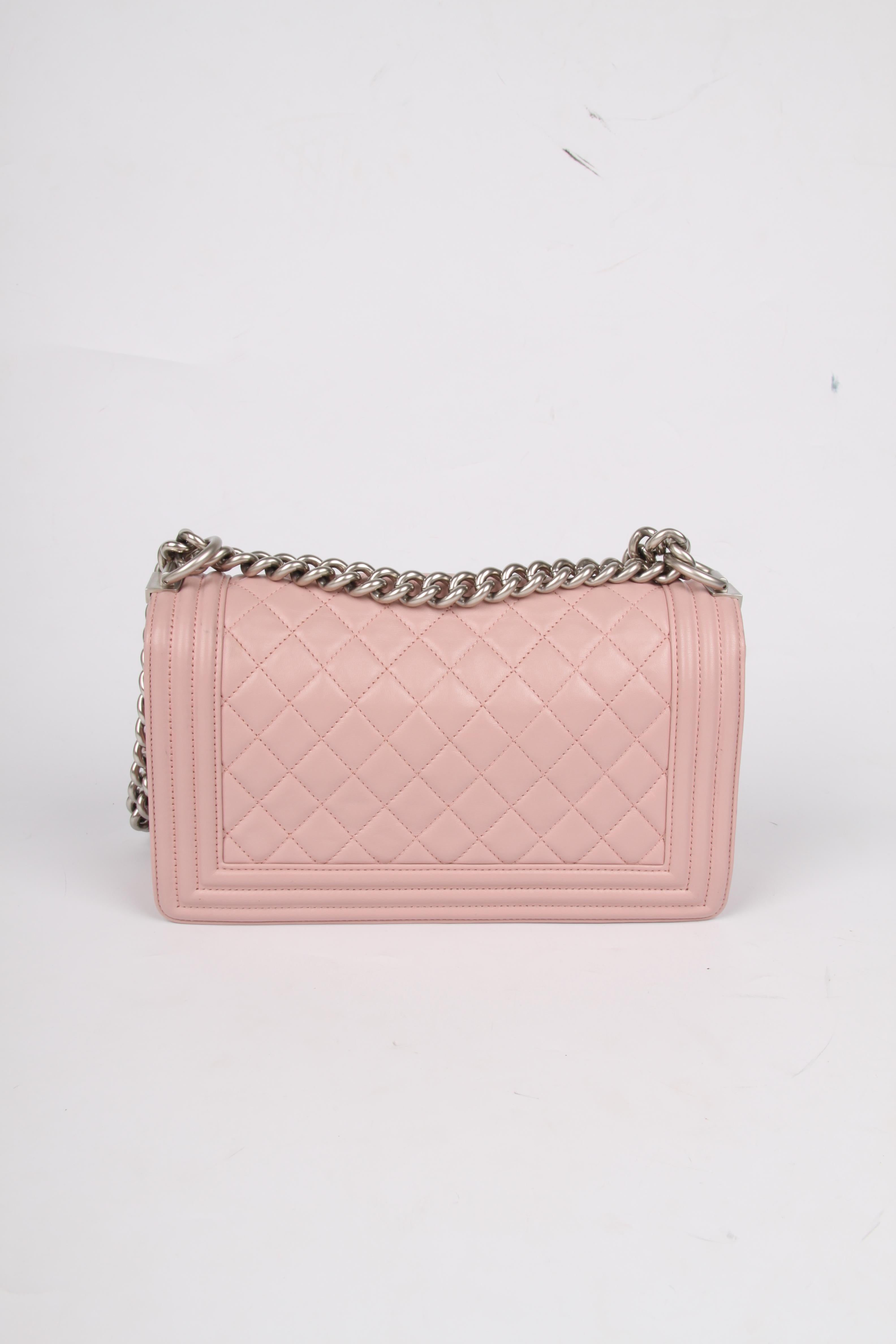 Chanel Le Boy Bag Medium - dusty pale pink In Excellent Condition In Baarn, NL