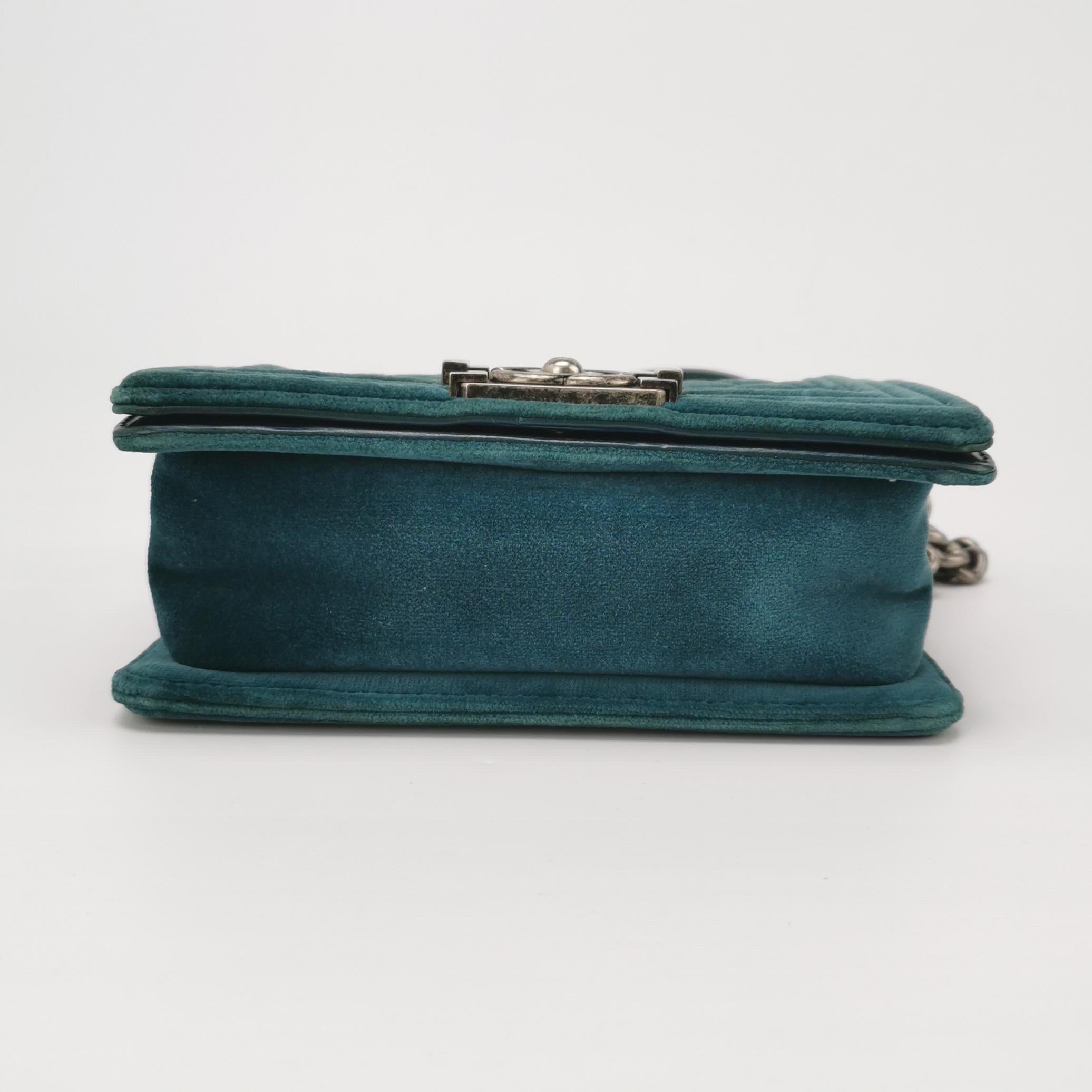 Chanel Le Boy Dark Small Green Velvet Antiqued Silver Hardware In Good Condition For Sale In AUBERVILLIERS, FR