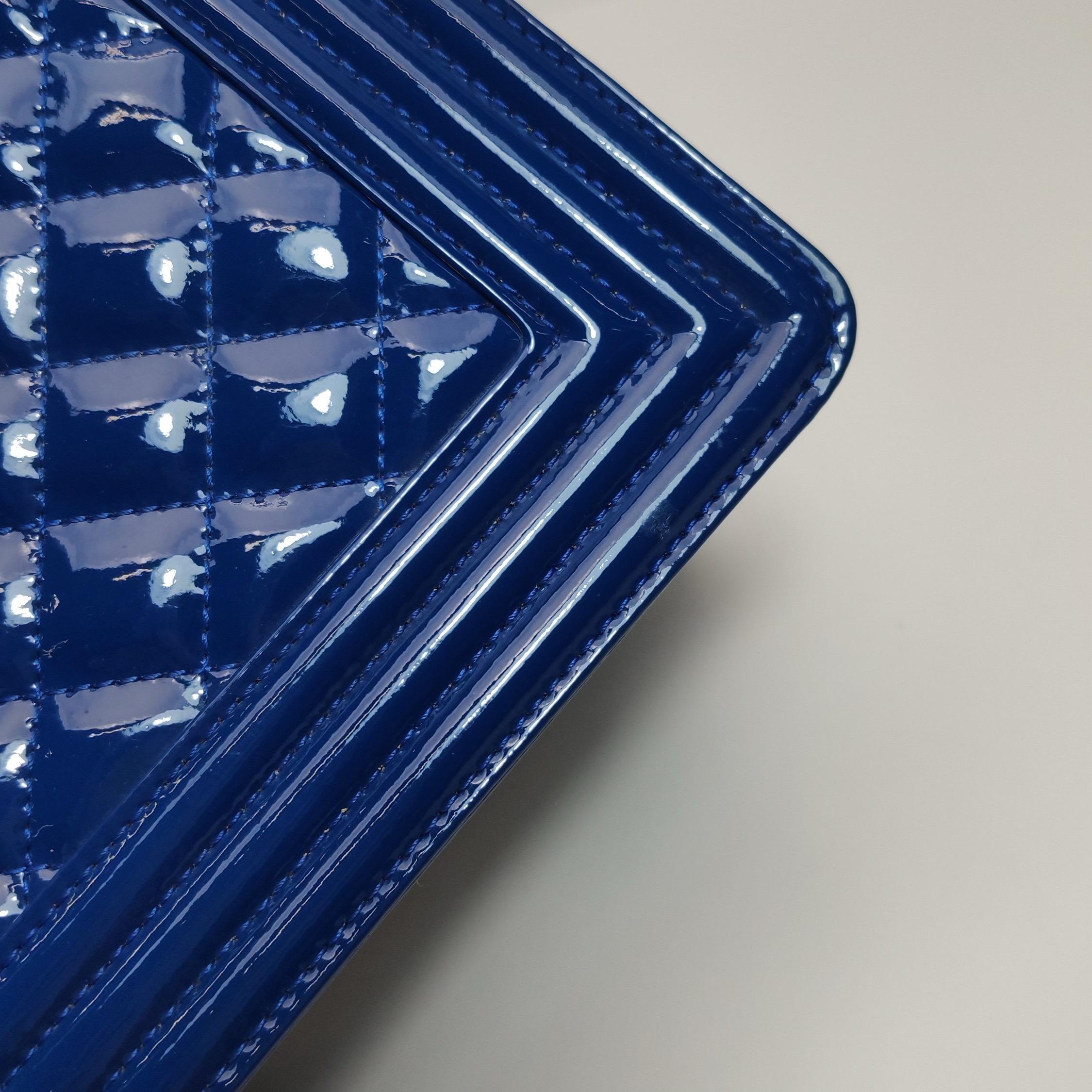Chanel Le Boy Large Royal Blue Patent Leather Silver Hardware 2014-2015 en vente 9