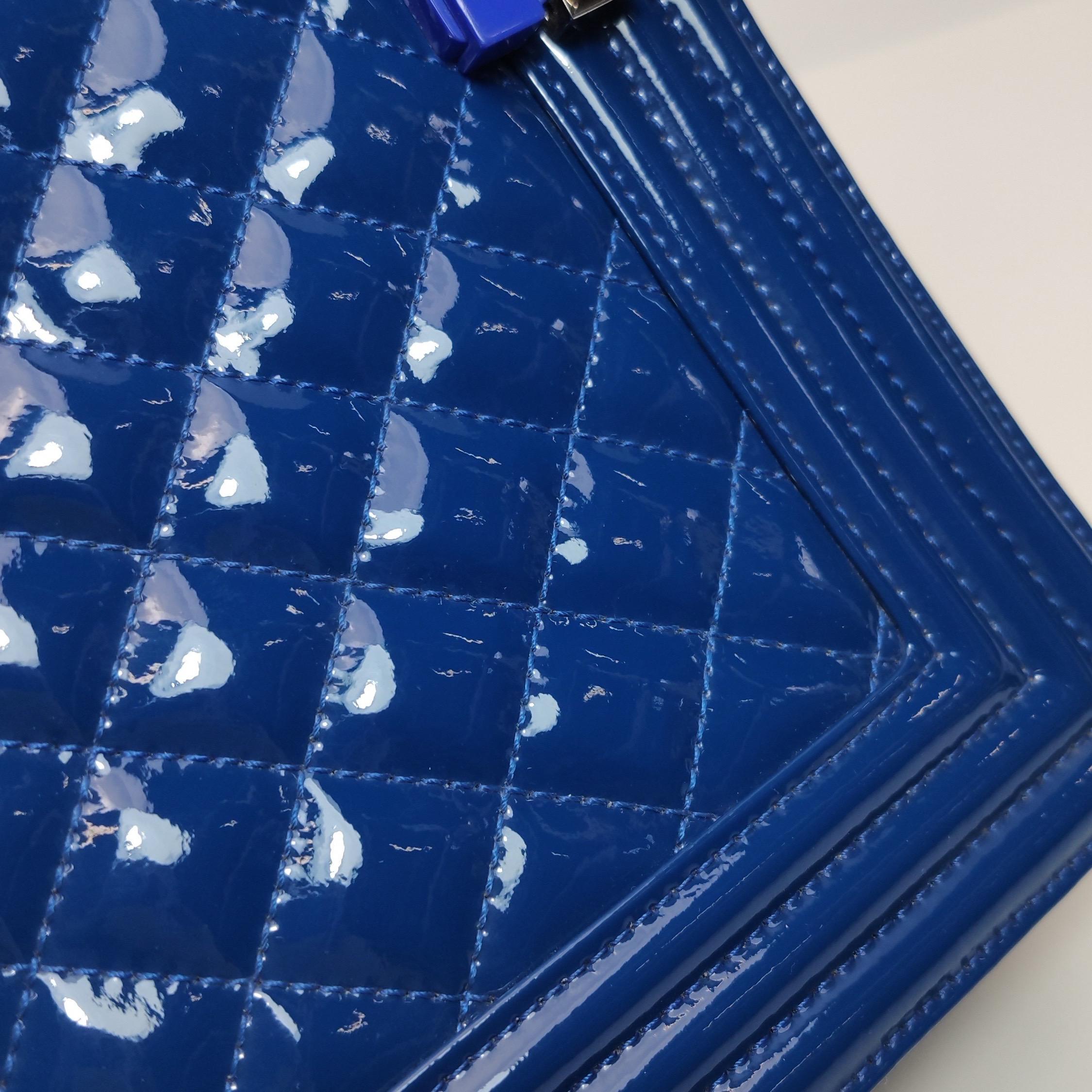 Chanel Le Boy Large Royal Blue Patent Leather Silver Hardware 2014-2015 en vente 12