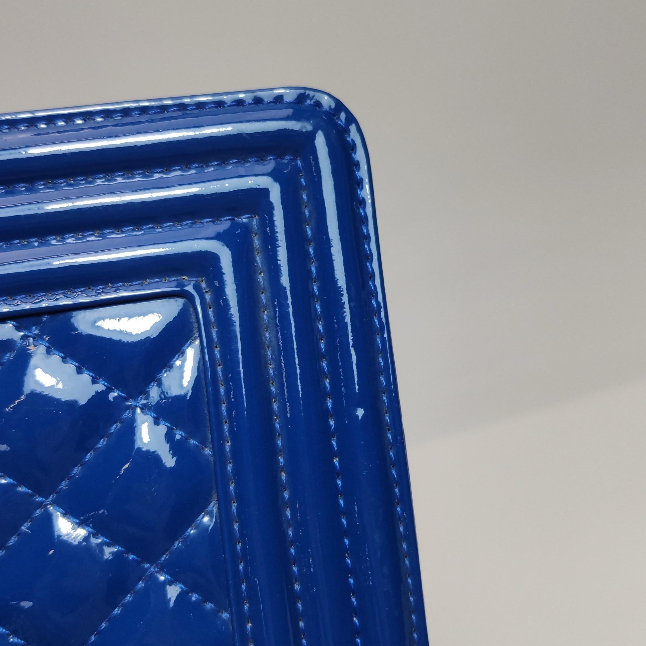 Chanel Le Boy Large Royal Blue Patent Leather Silver Hardware 2014-2015 en vente 13