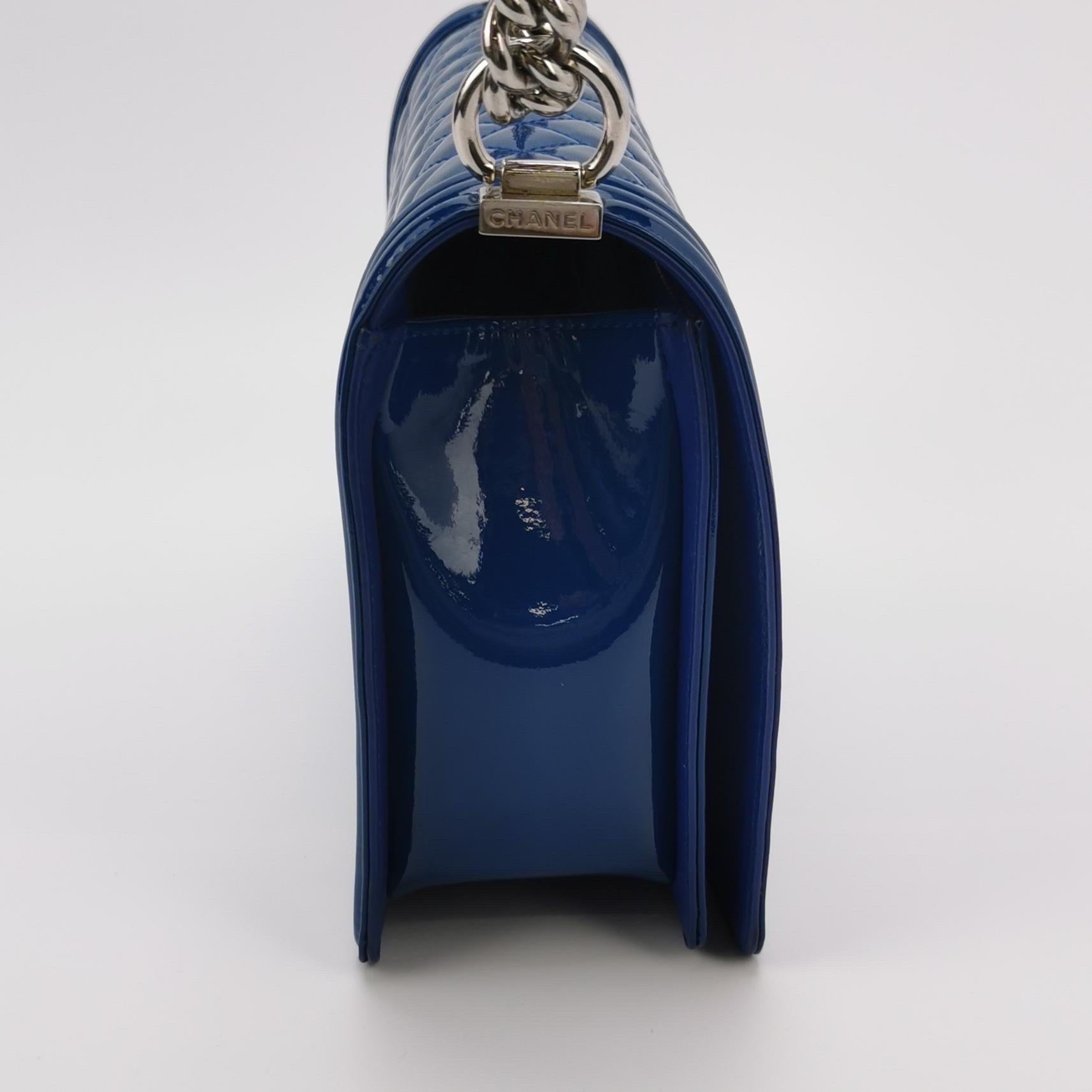 Chanel Le Boy Large Royal Blue Patent Leather Silver Hardware 2014-2015 Bon état - En vente à AUBERVILLIERS, FR