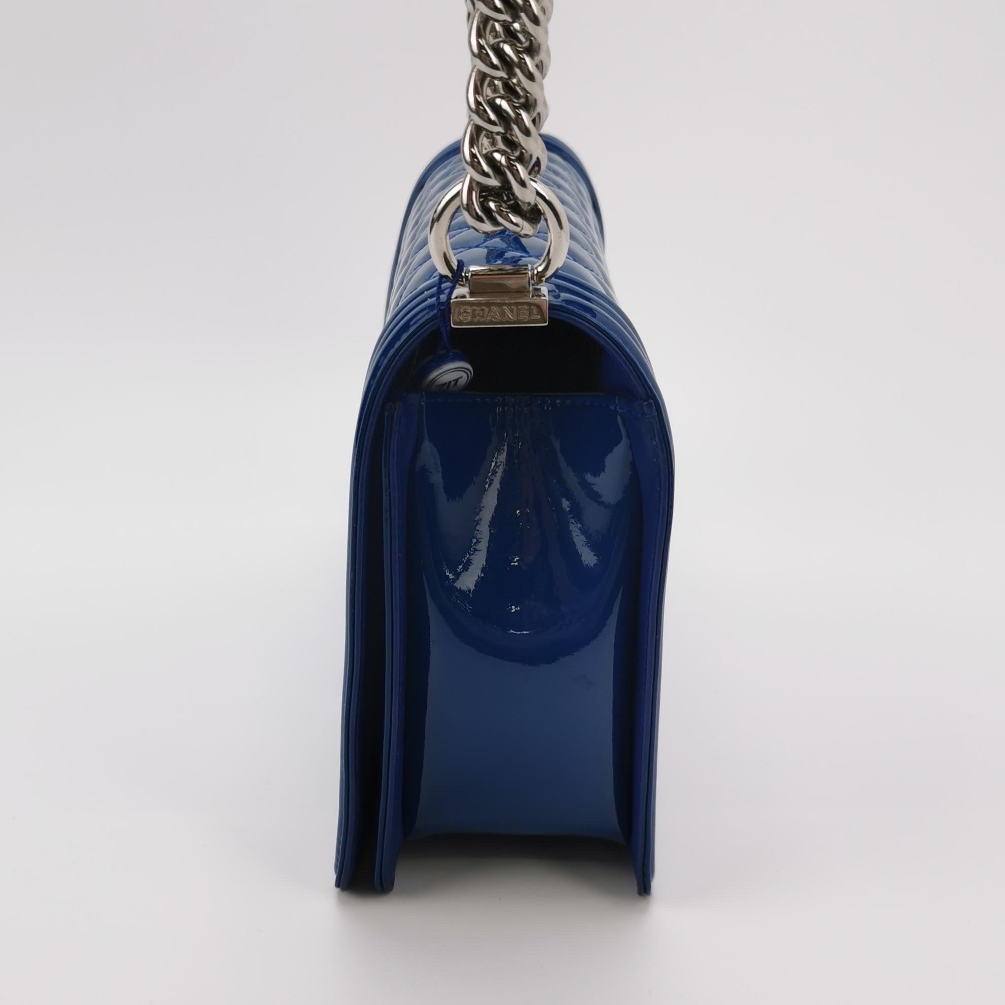 Chanel Le Boy Large Royal Blue Patent Leather Silver Hardware 2014-2015 en vente 1