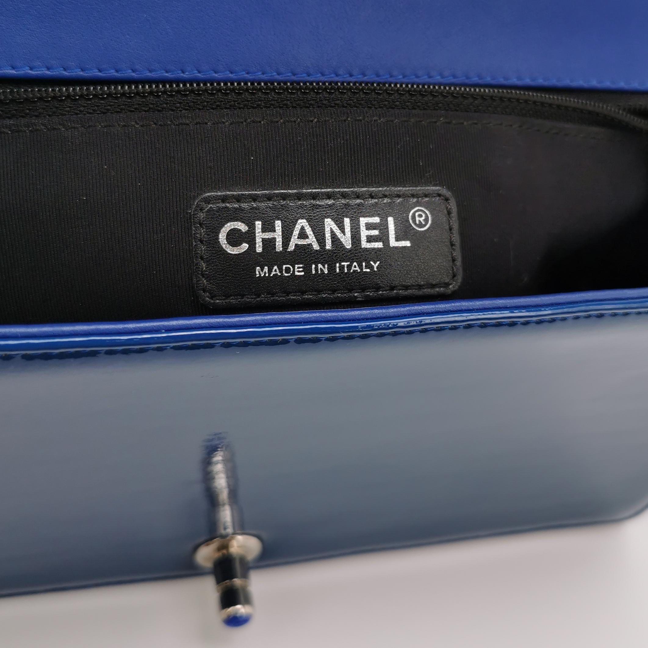 Chanel Le Boy Large Royal Blue Patent Leather Silver Hardware 2014-2015 en vente 2