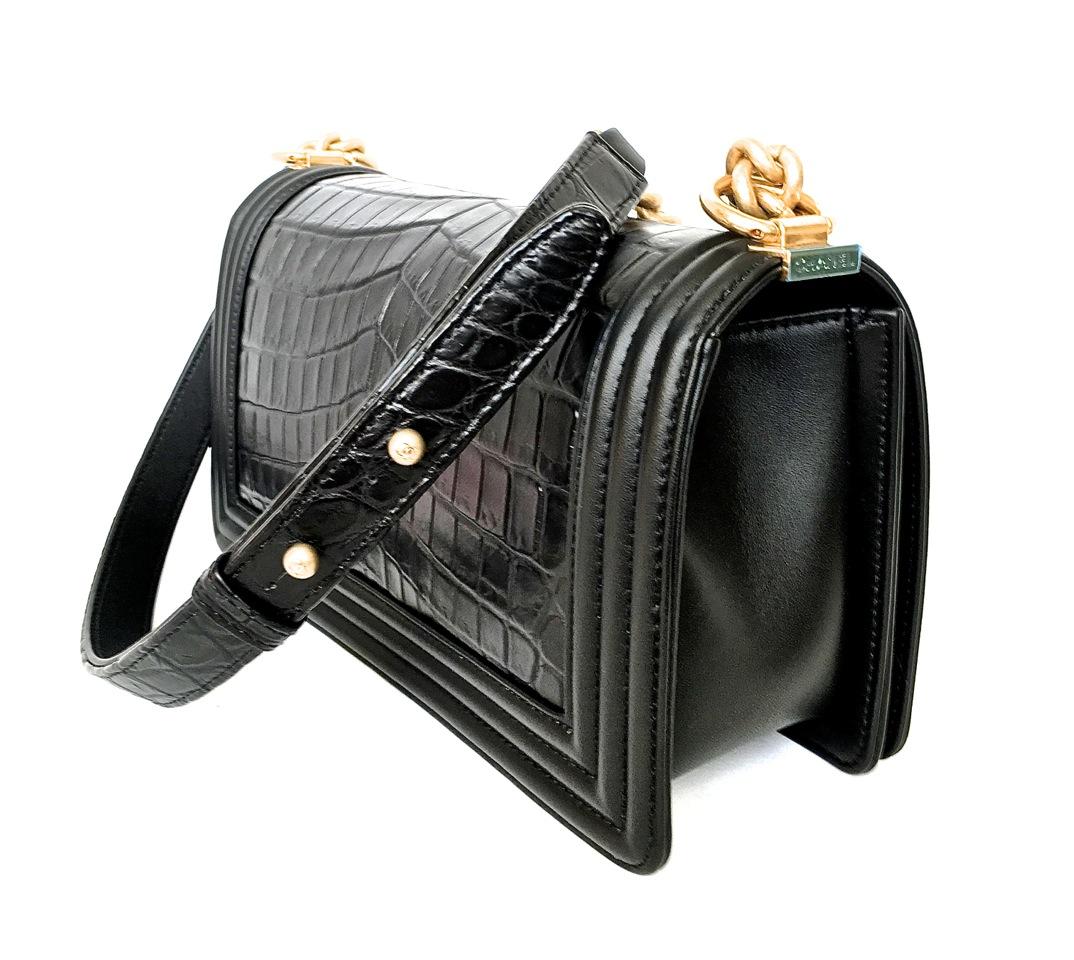 Chanel Le Boy Matte Black Alligator Medium Bag Very Rare New In New Condition In Miami, FL