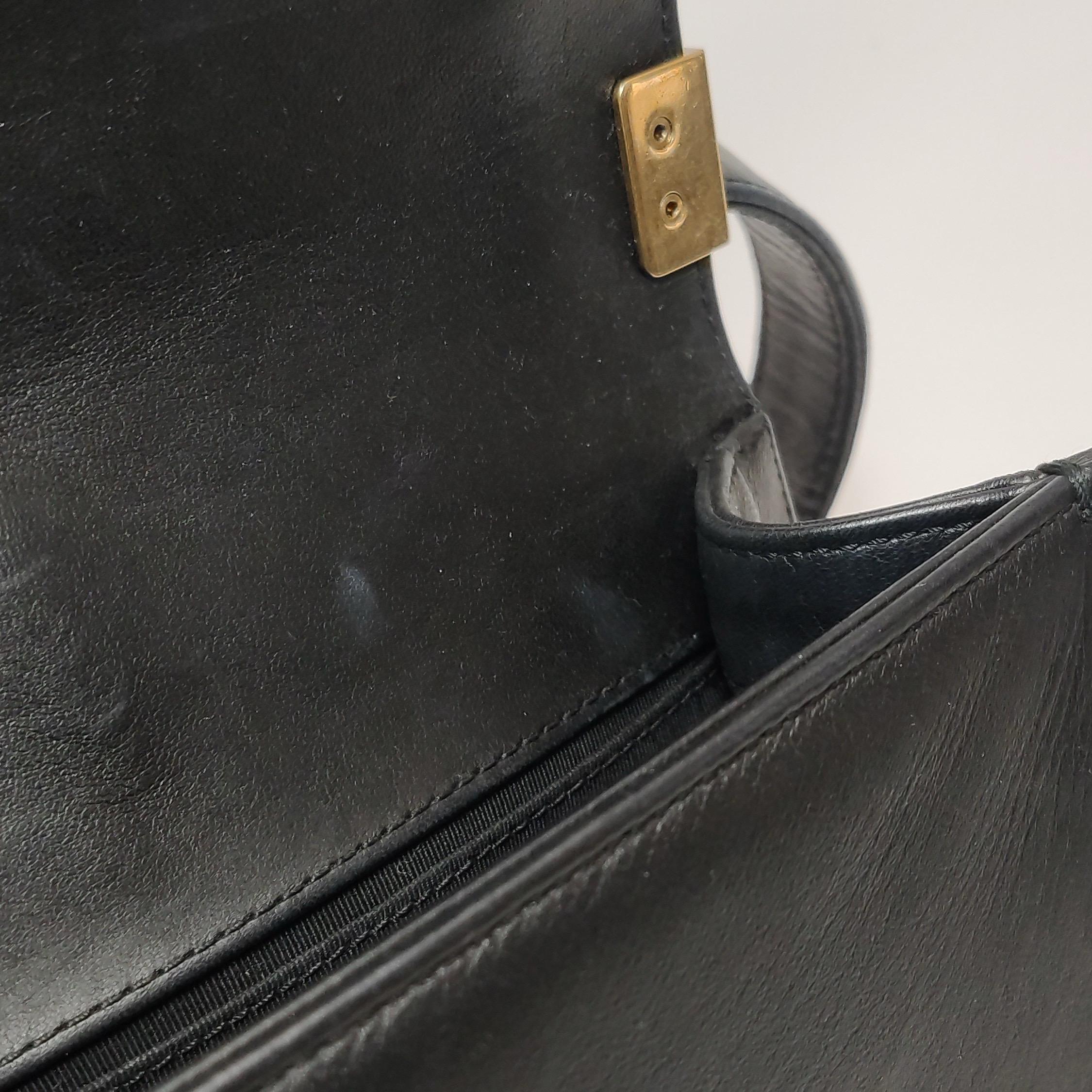 Chanel Le Boy Small in pelle di agnello nera con finiture in oro anticato in vendita 5