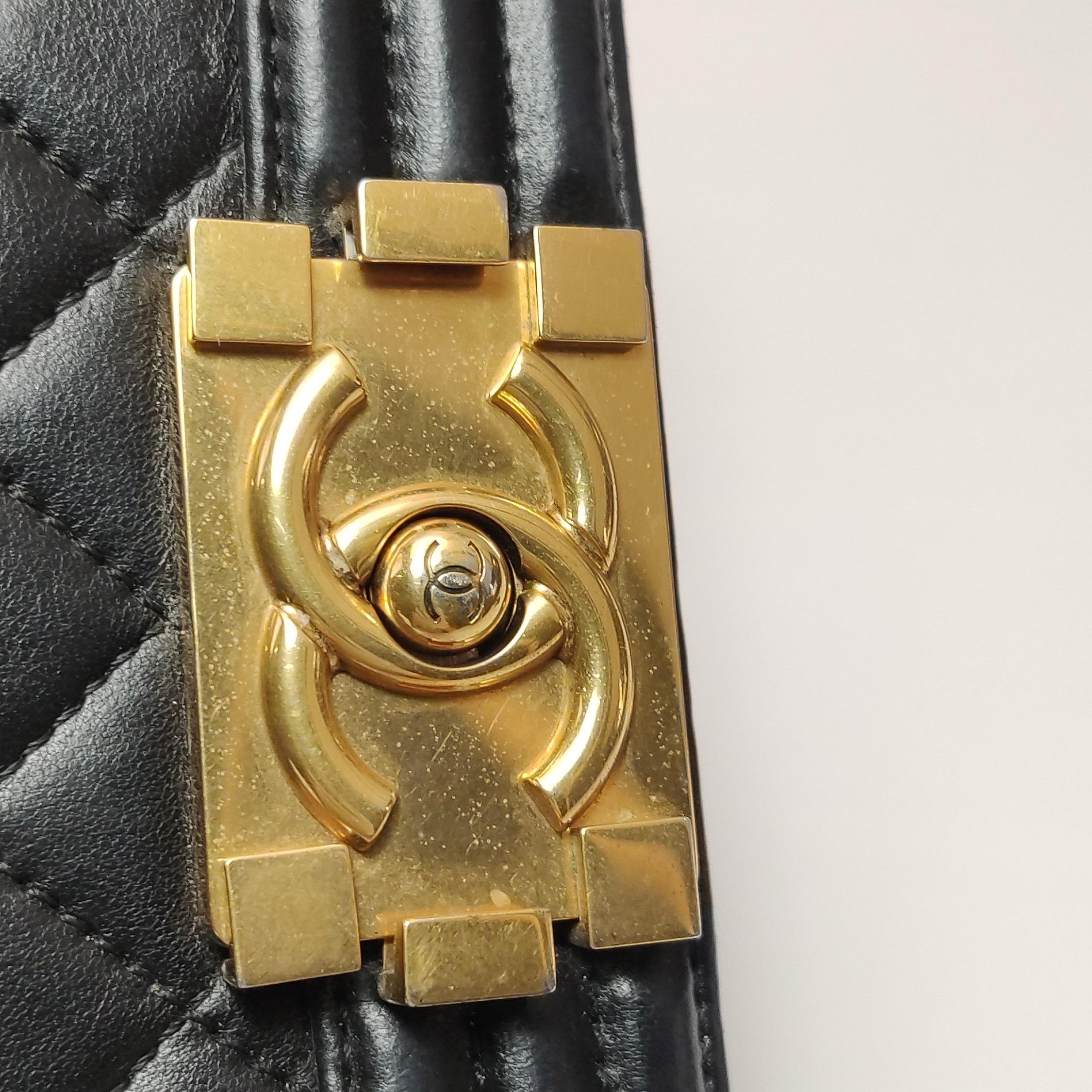 Chanel Le Boy Small in pelle di agnello nera con finiture in oro anticato in vendita 7