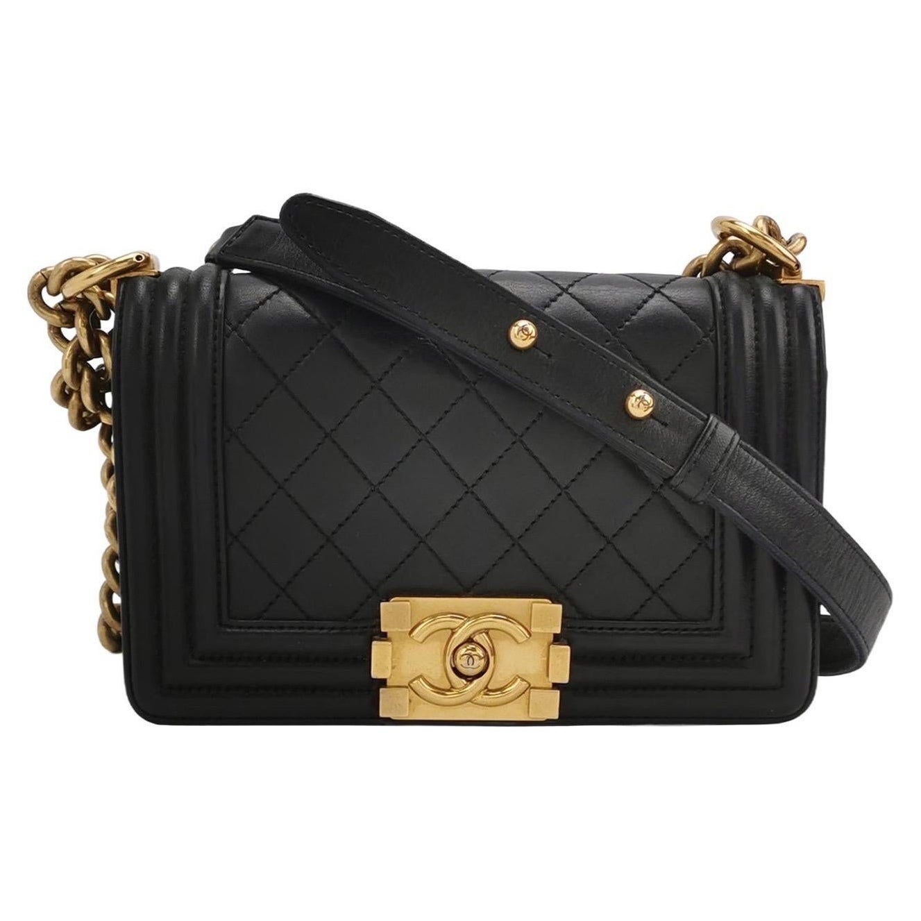 Chanel Le Boy Small in pelle di agnello nera con finiture in oro anticato